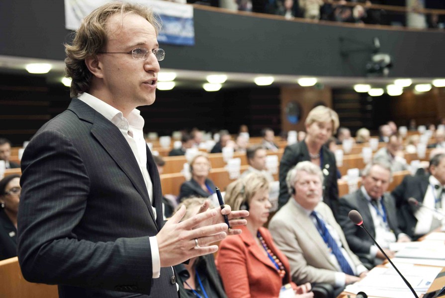 Senso spreekt EU Parlement in Brussel toe