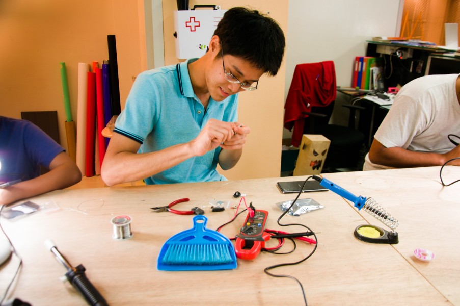 Soldering workshop in the Prototyping Lab, National Design Centre, Singapore - 20141201-06