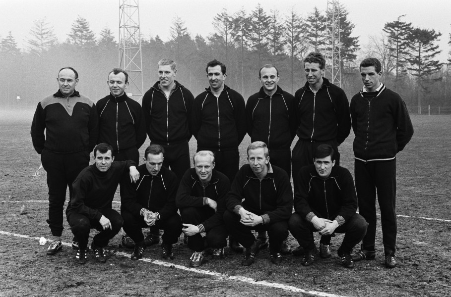 Training Nederlands elftal te Zeist, het elftal v.l.n.r Van Wissen , Pronk, Graafland, - NA - 914-9735