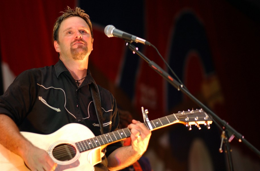 US Navy 060501-N-4776G-267 Country Music singer Chris Gray performs for the crew of USS Ronald Reagan CVN 76