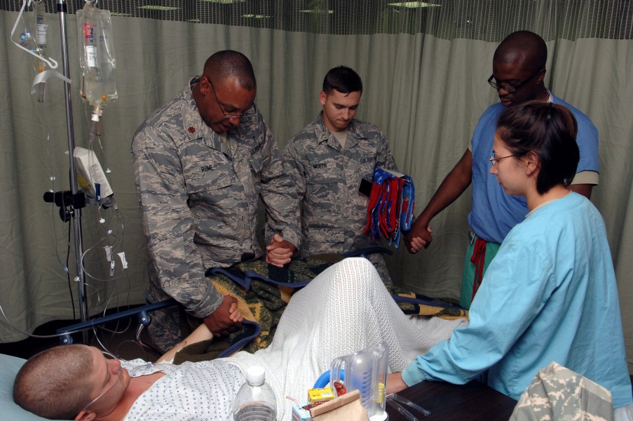 USAF chaplain prays with airman in Iraq 081125-F-3188G-125