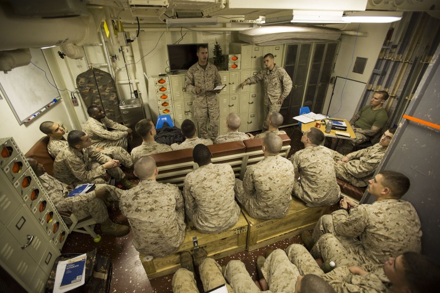 USS Fort McHenry (LSD 43) 150114-M-AR522-034 (16129020869)