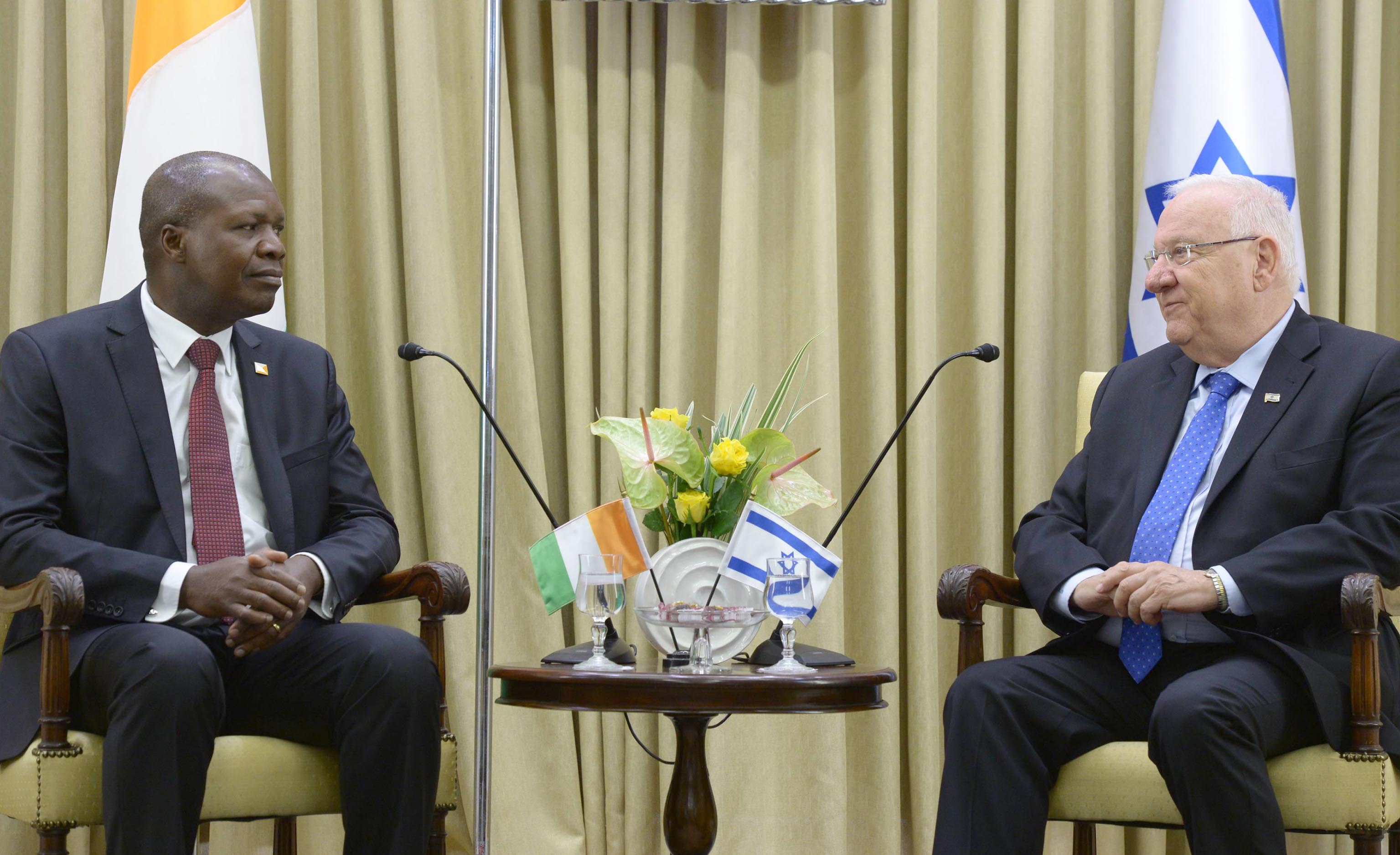 Reuven rivlin with Albert Toikeusse Mabri (2)