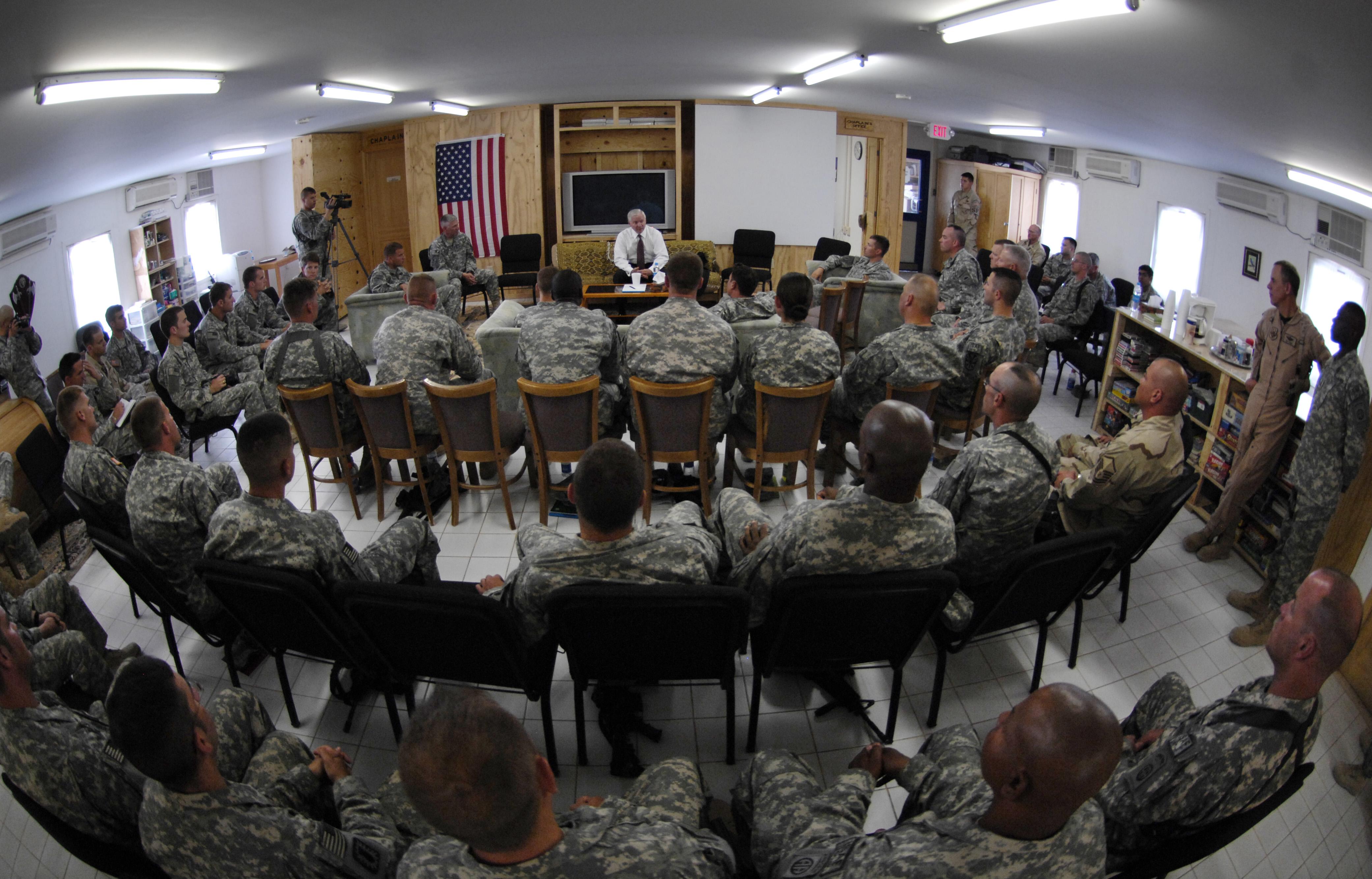 Robert Gates with soldiers at Kandahar Airport
