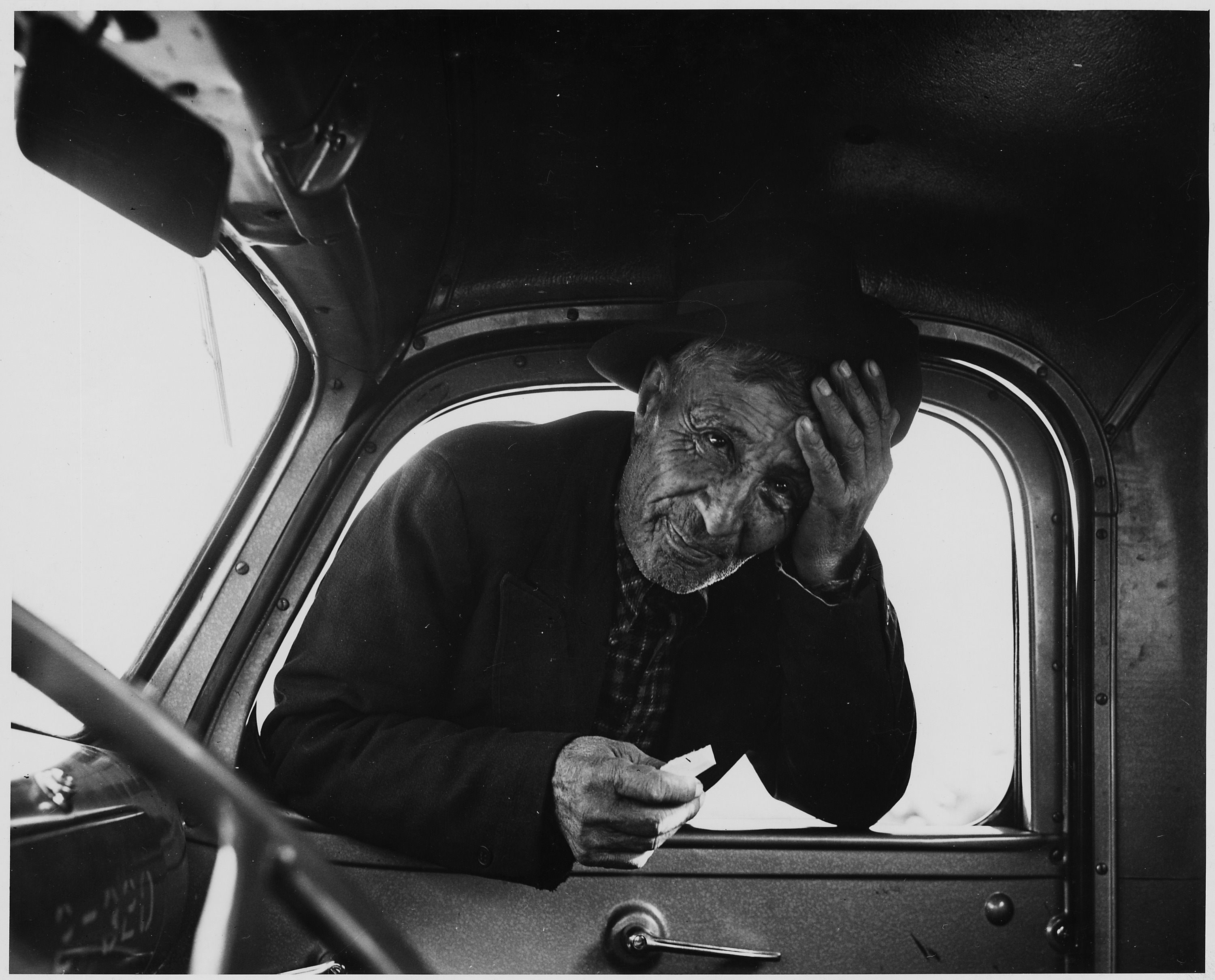 Taos County, New Mexico. Villager furnishes information through car window. - NARA - 521999
