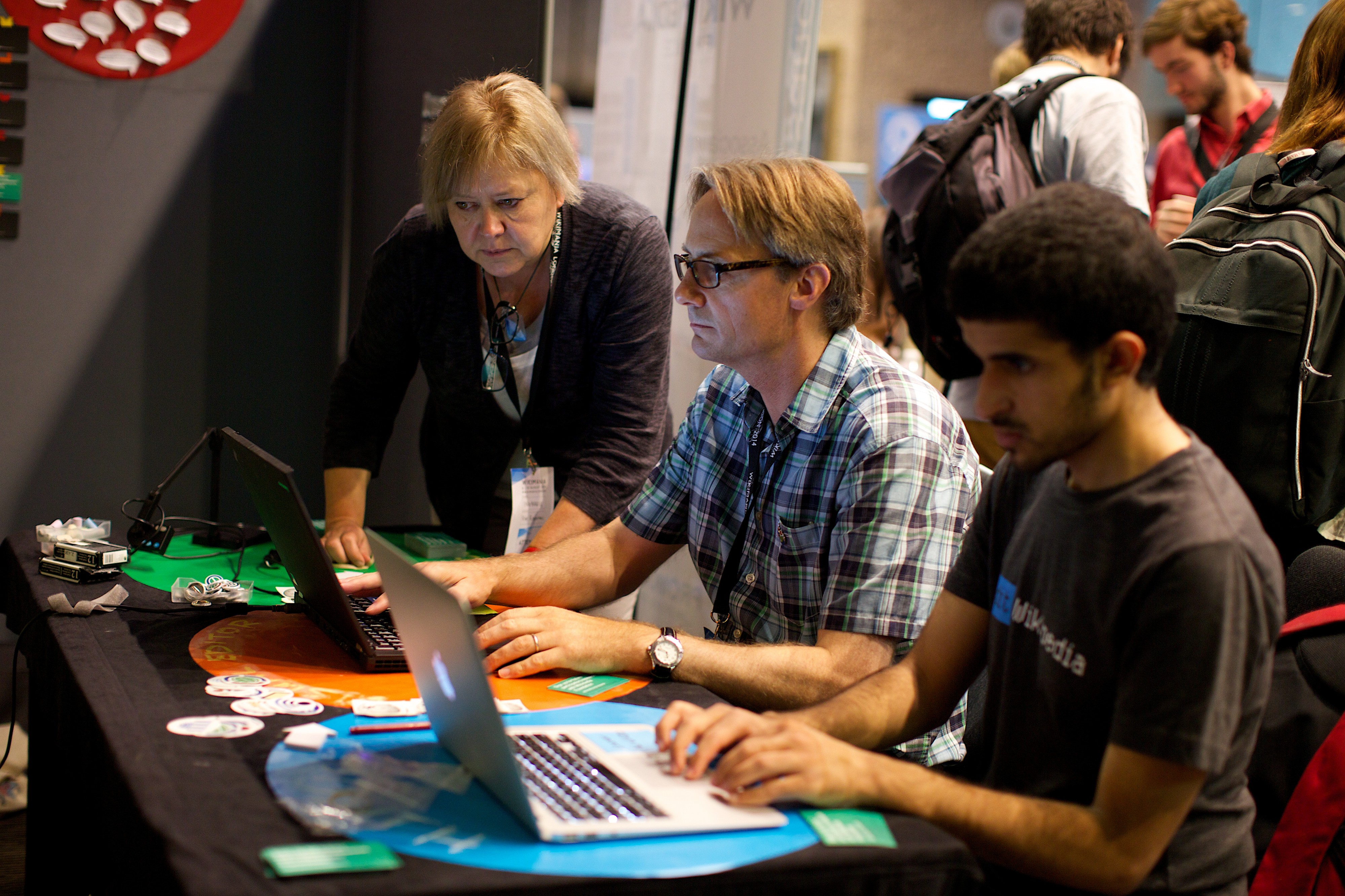 Ad Huikeshoven, Wikimedia Nederland, testing software in the community village at Wikimania 2014