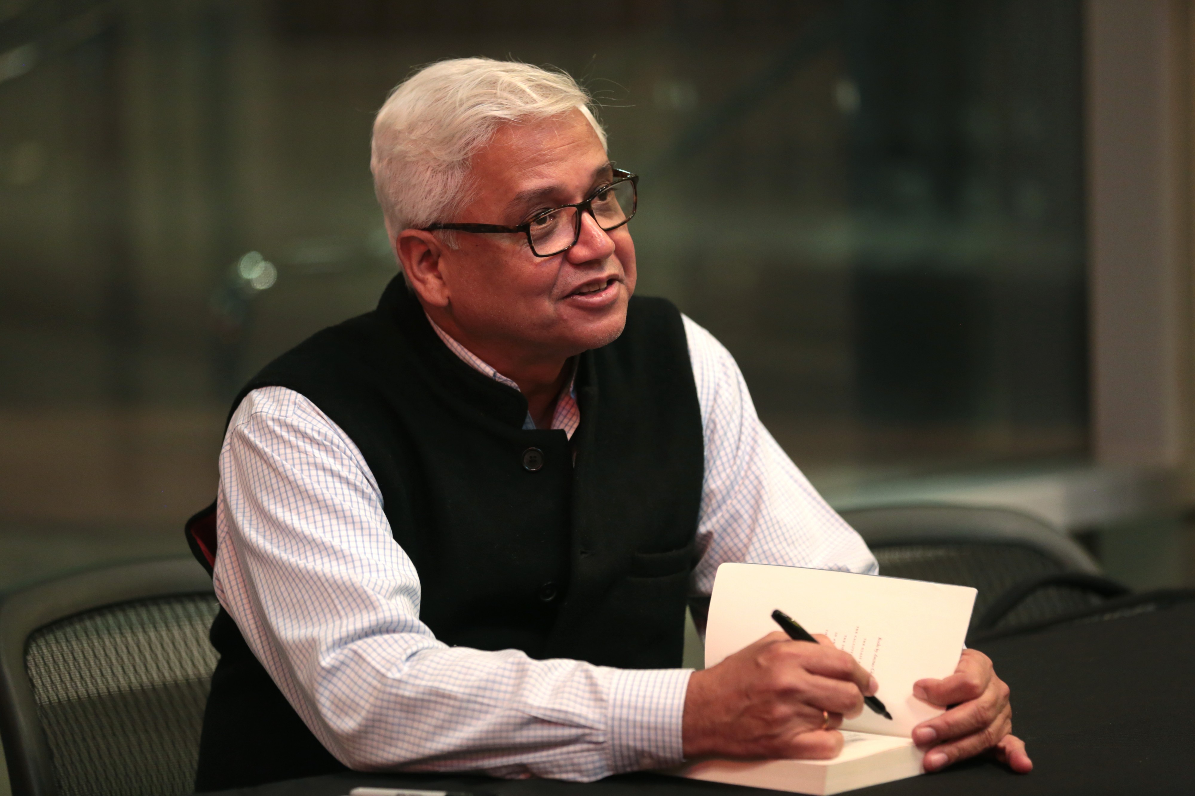 Amitav Ghosh (33454128831)