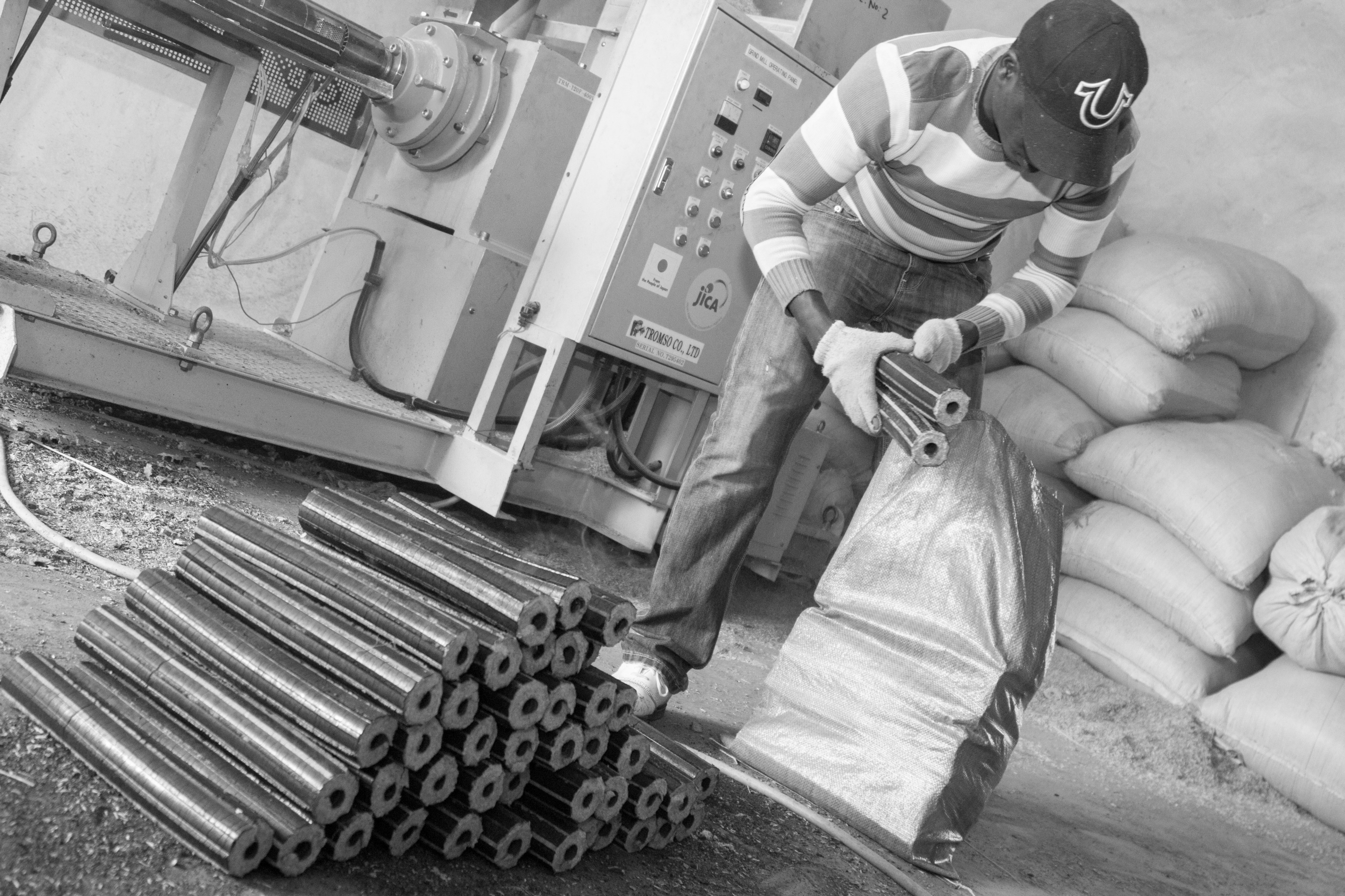 Packaging of woodfire made by rice residue