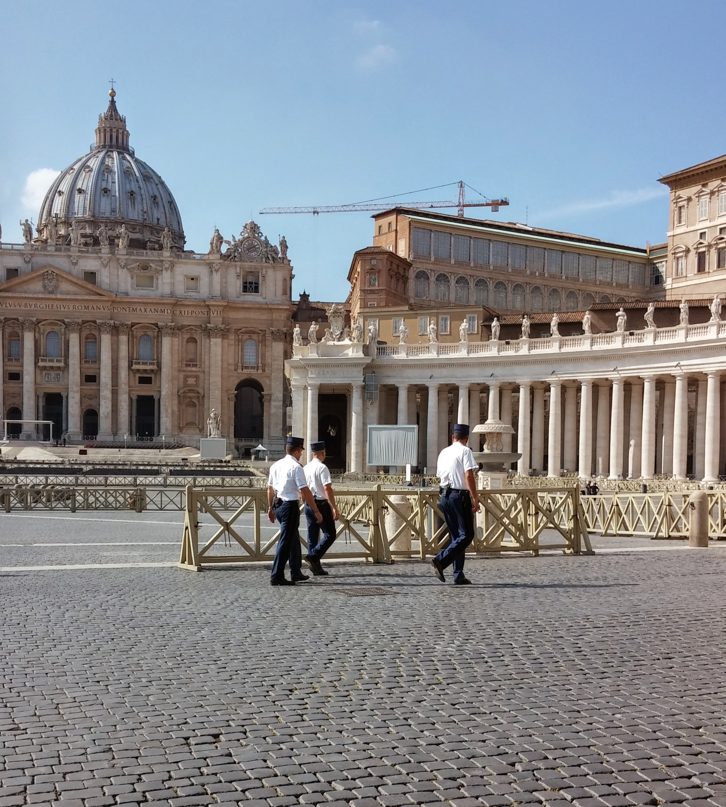 Vatican police officers Saint Peter's square 20141004