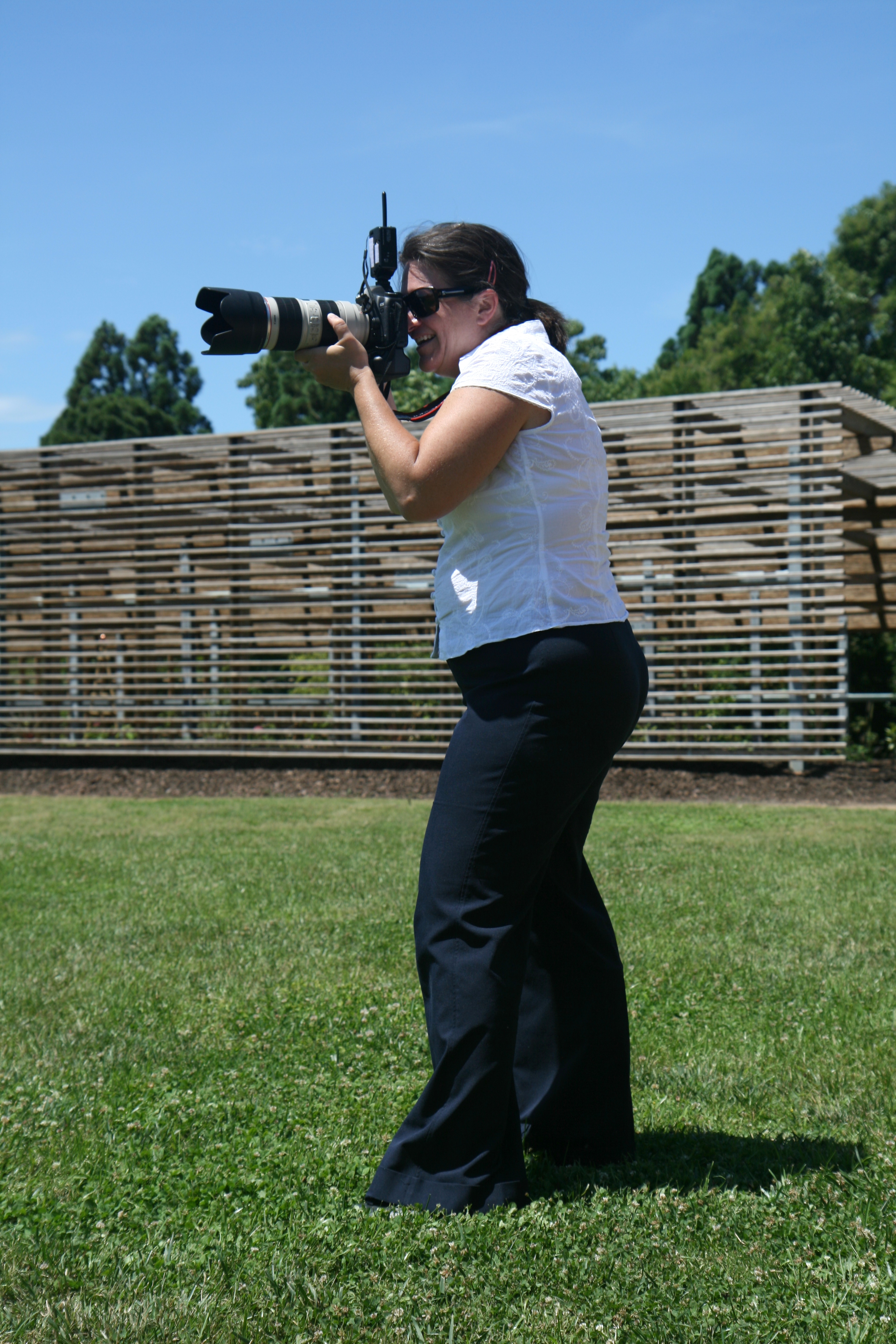 2012-05-20 Wedding photographer zooms in for a shot