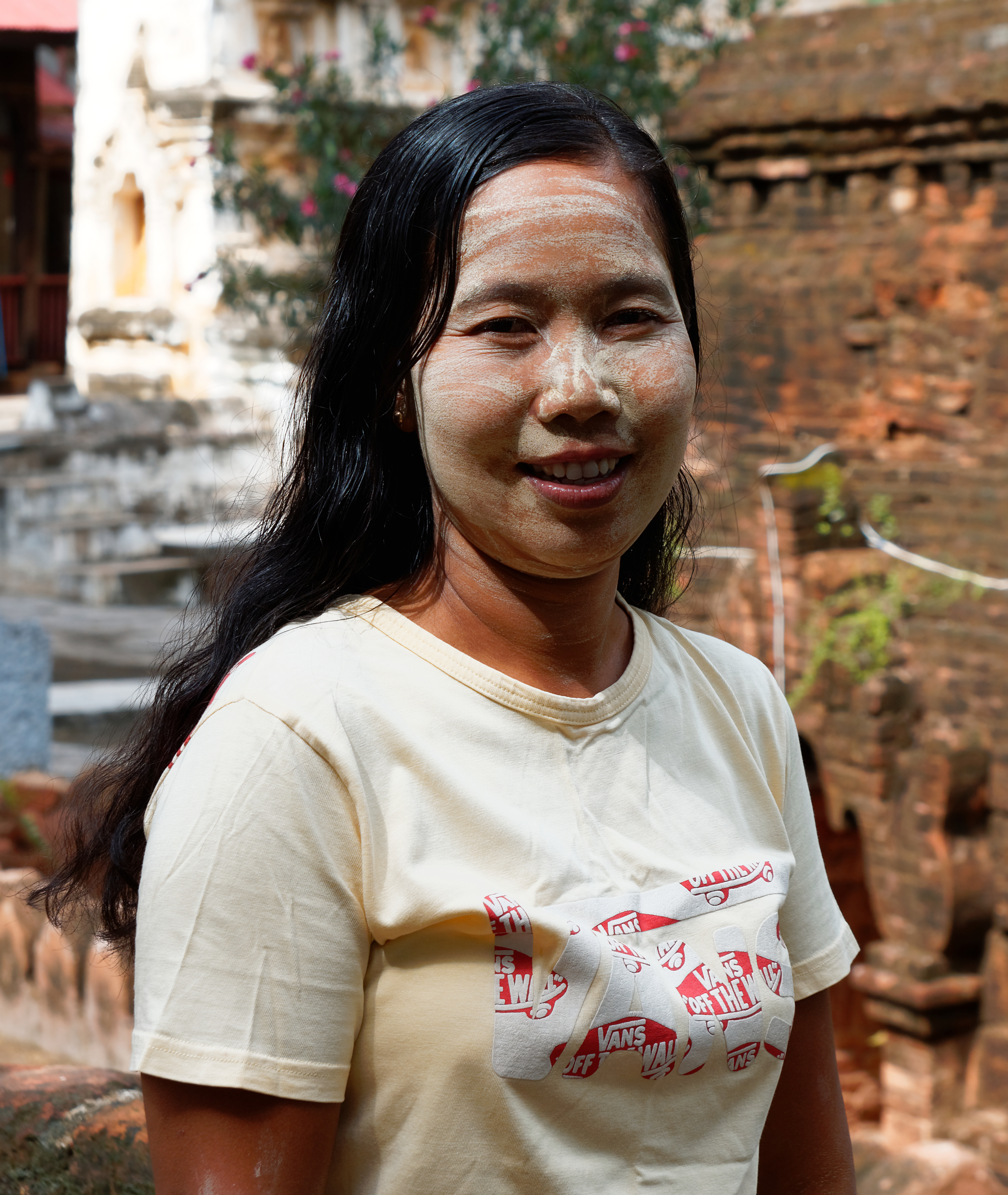 20160801 lady with thanaka portrait 6391