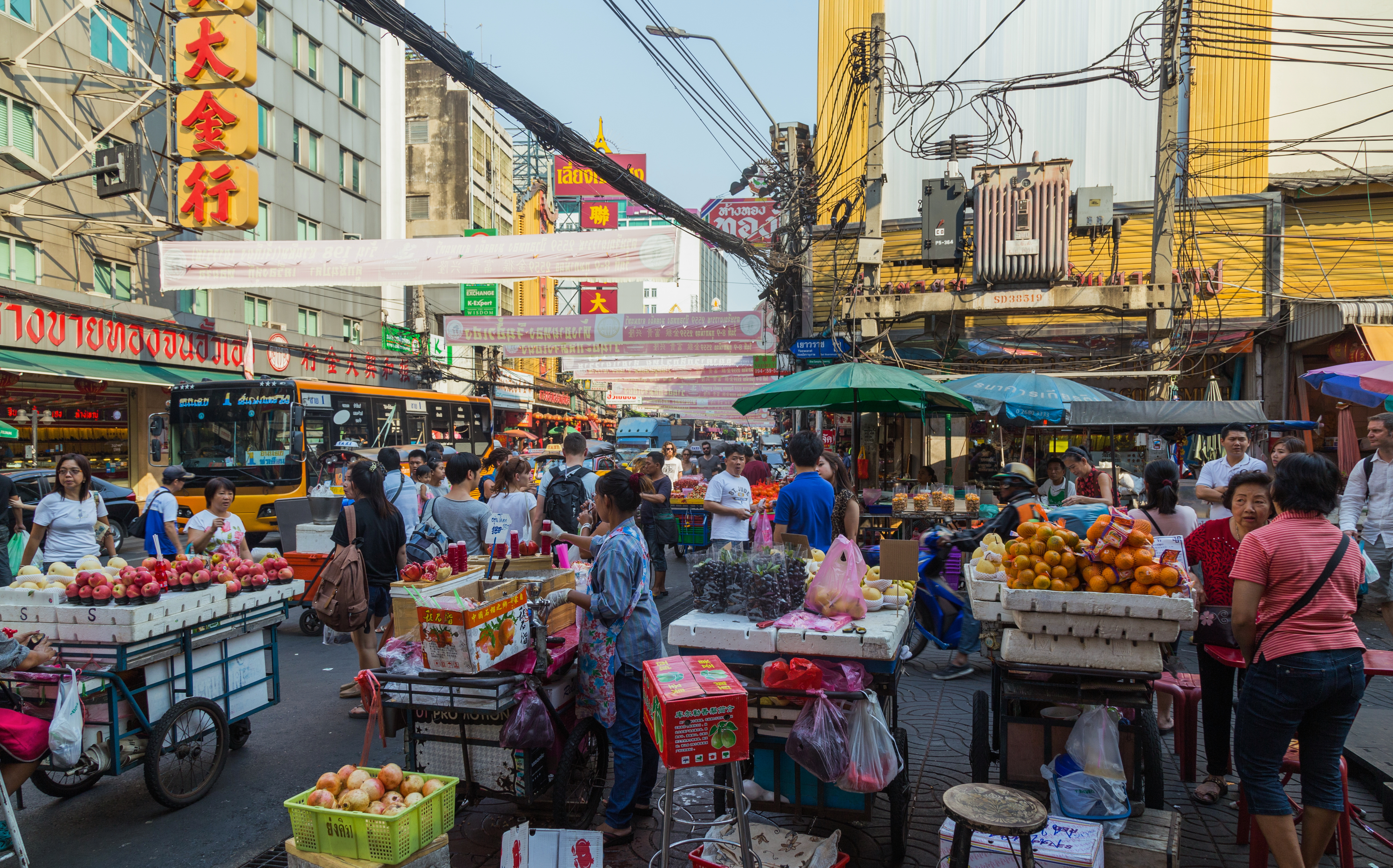 2016 Bangkok, Dystrykt Samphanthawong, Ulica Yaowarat (12)
