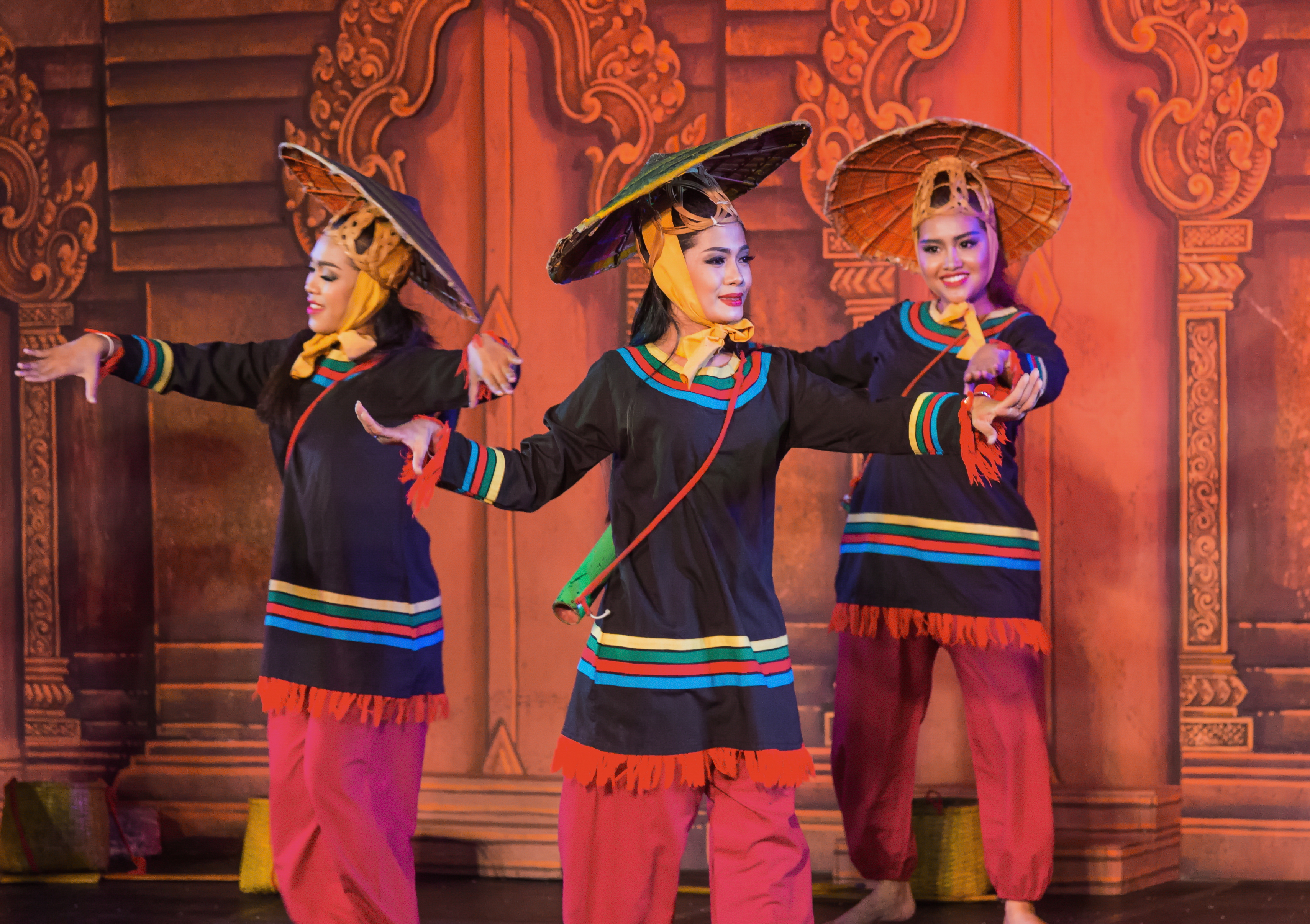 2016 Phnom Penh, Tradycyjny Kambodżański Pokaz Tańca (194)