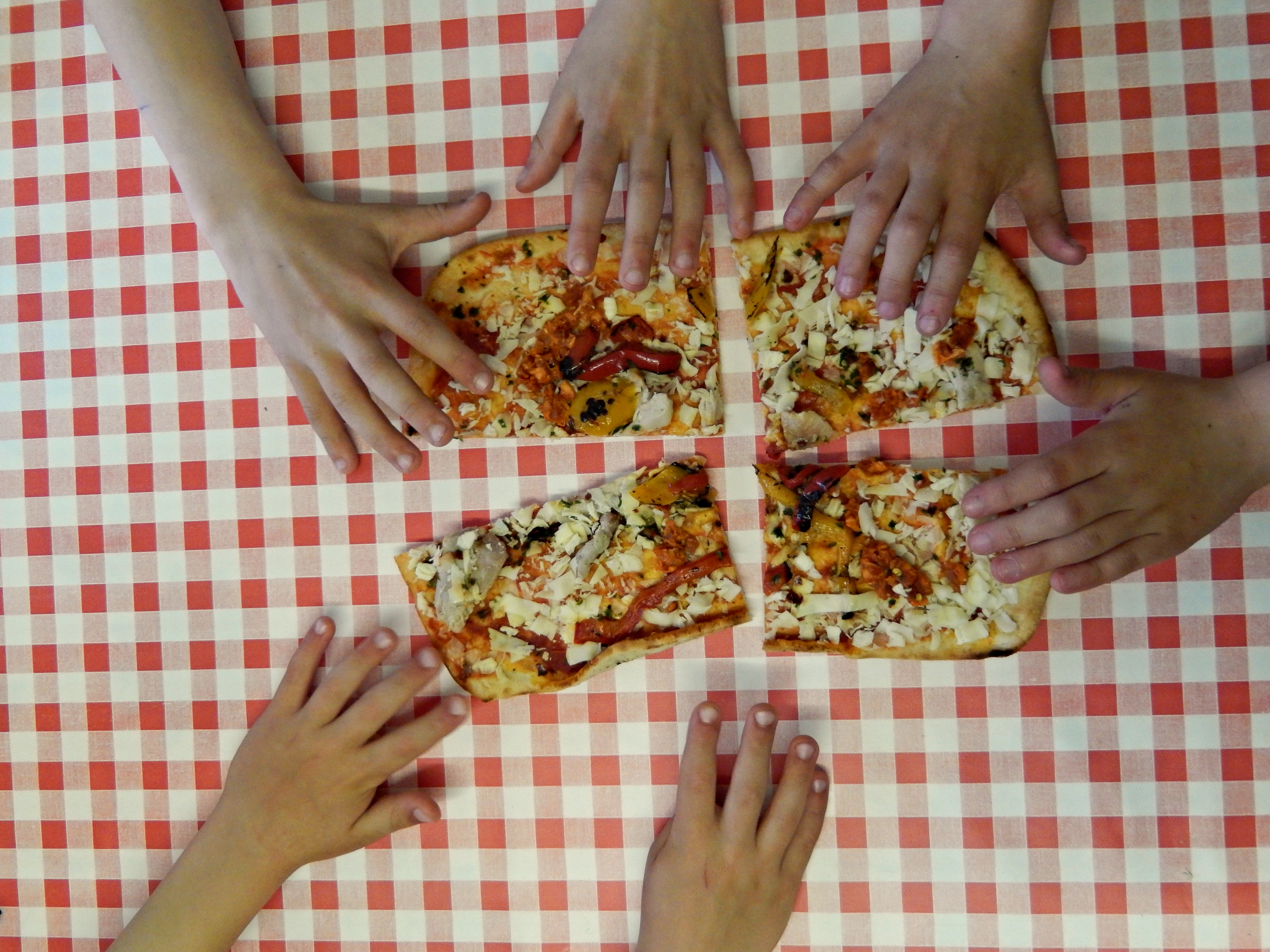 -Sharing- Friday night pizza (17405004226)
