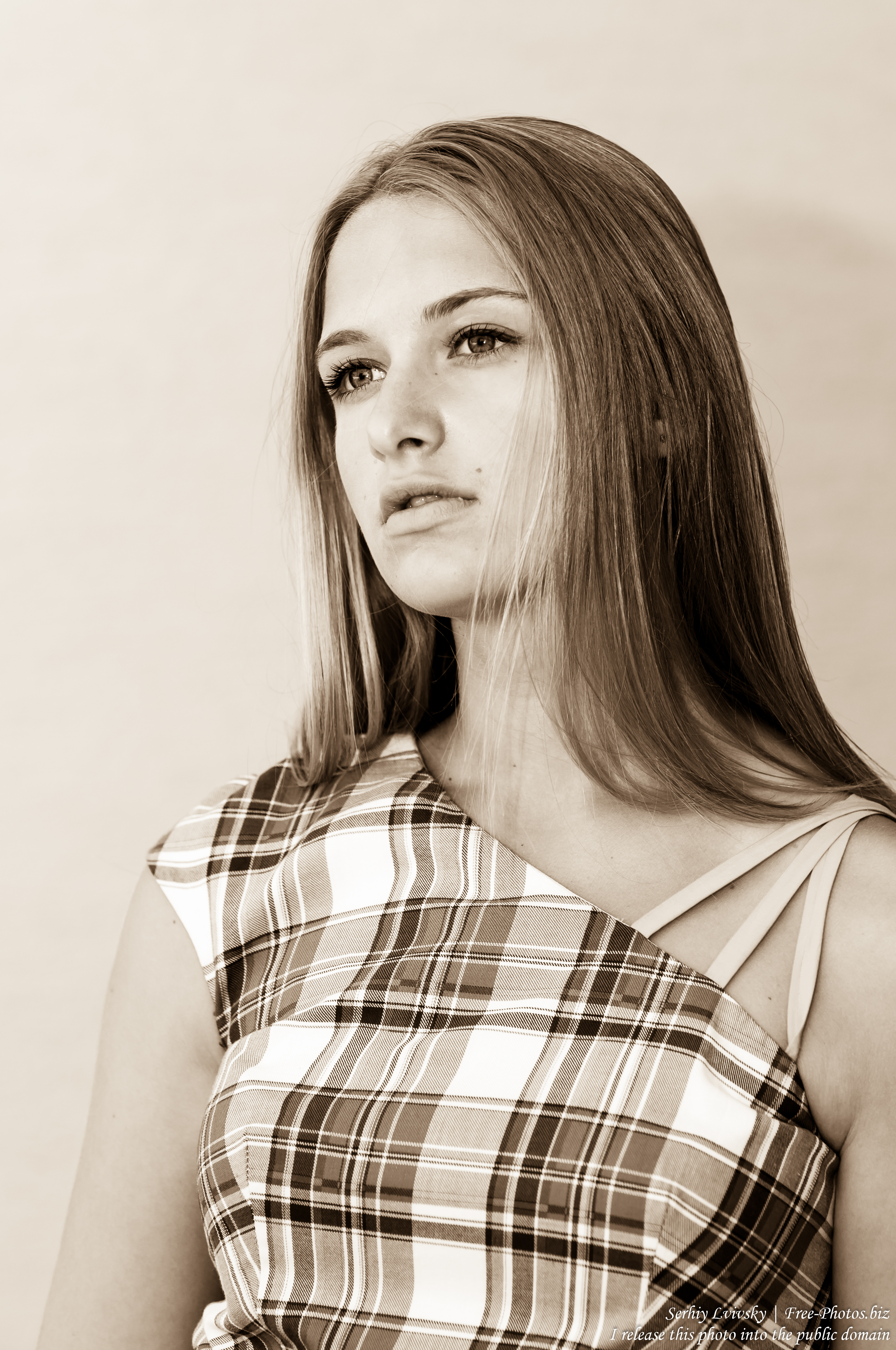 a 14-year-old natural blond girl photographed by Serhiy Lvivsky in July 2016, black and white, picture 4