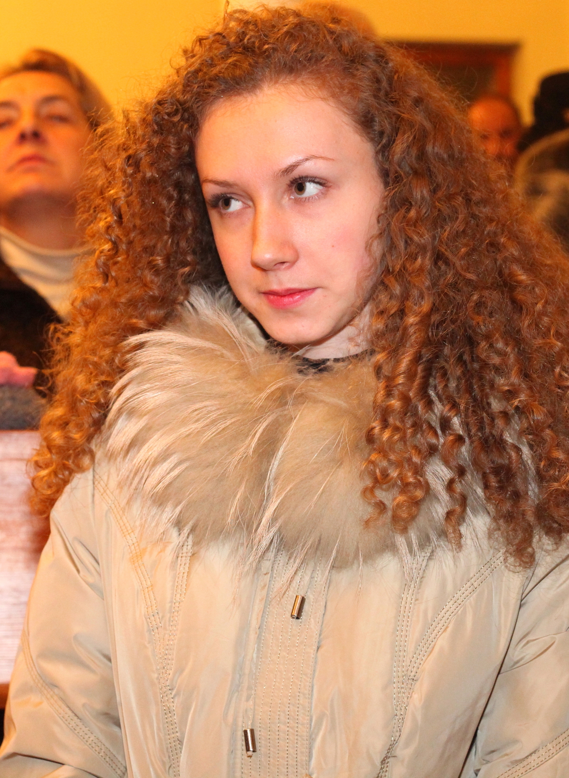 a beautiful curly long-haired girl in the Catholic Church, photo 3