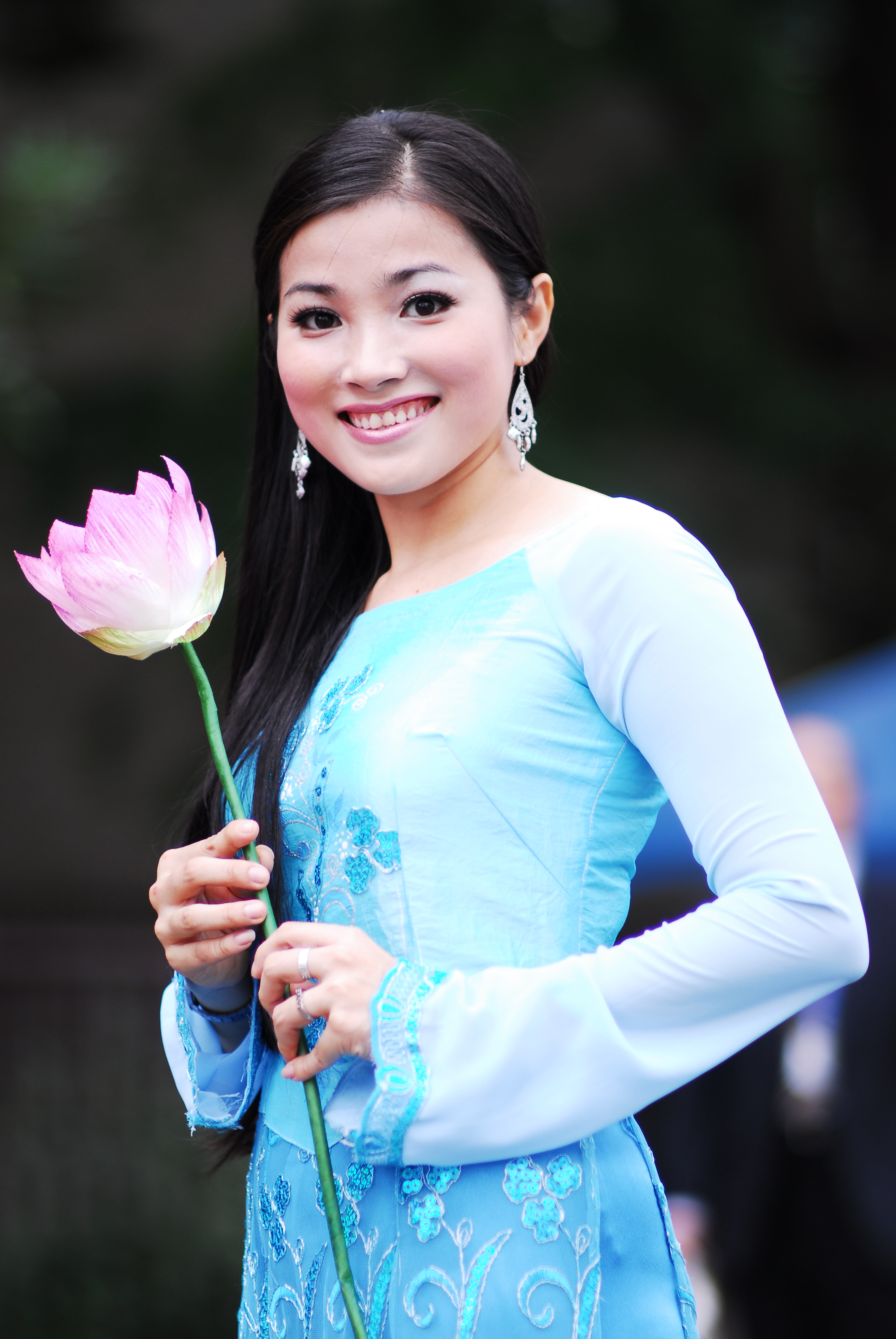 A Vietnamese young lady in ao dai