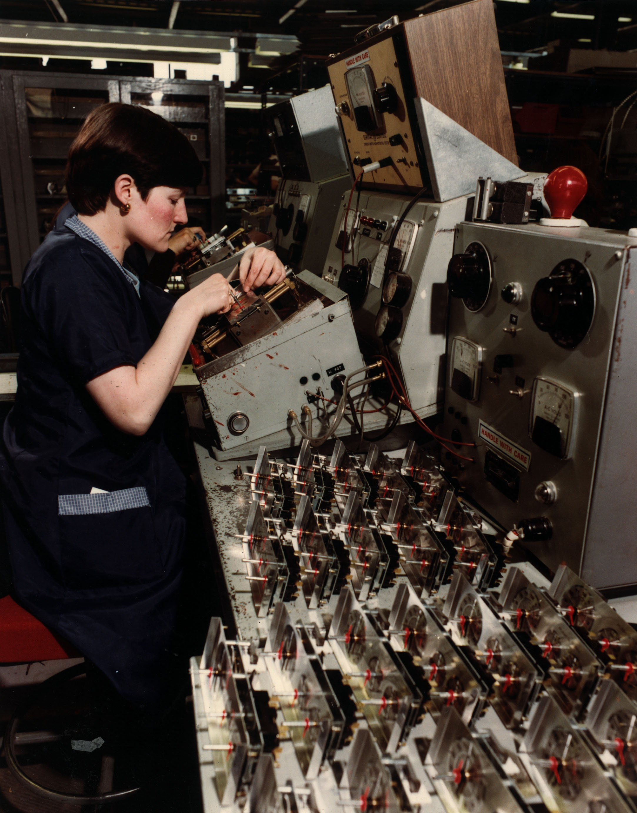 A Woman working at Philips (9717149566)