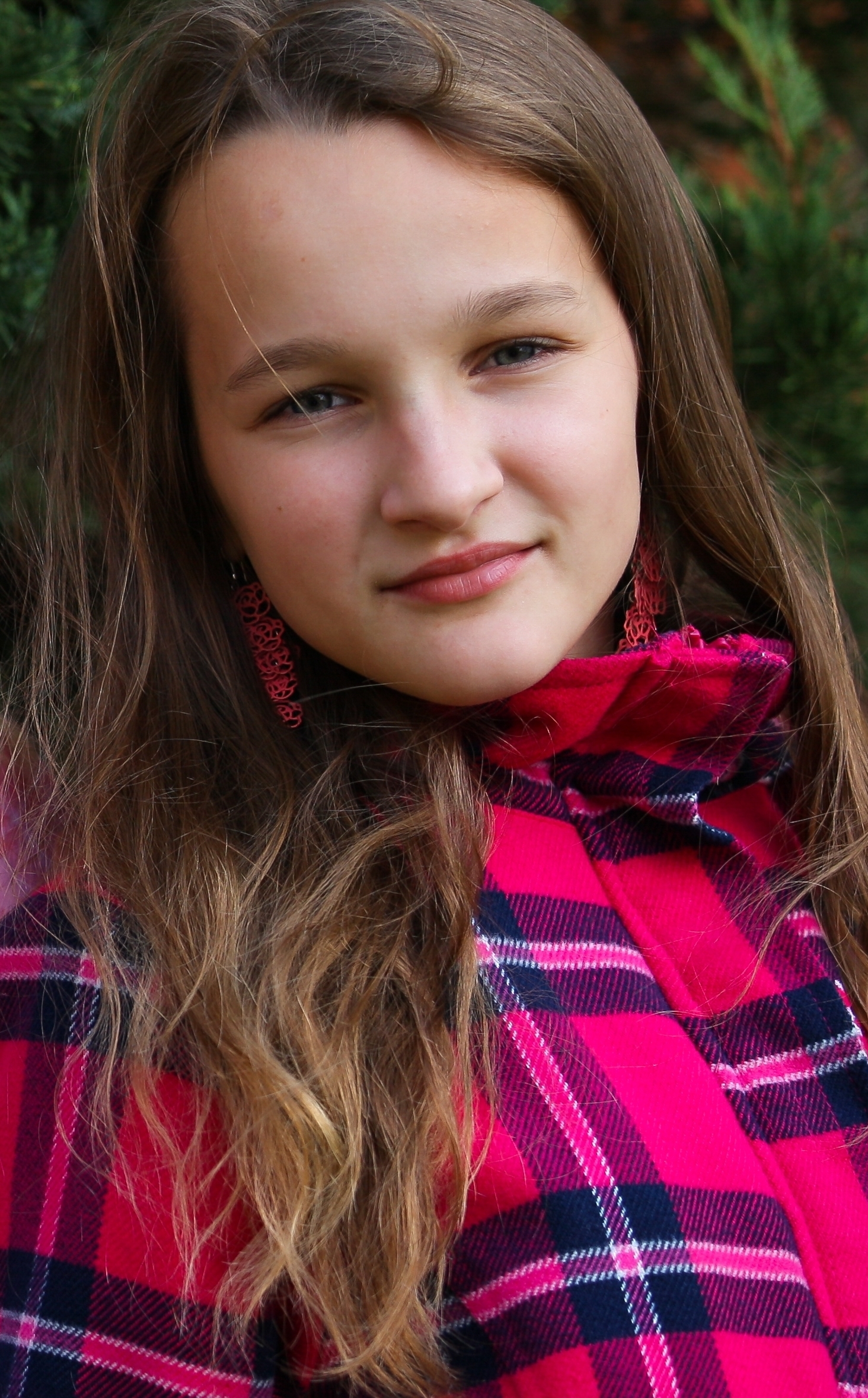 an astonishingly beautiful young Catholic girl photographed in September 2013, picture 13/34