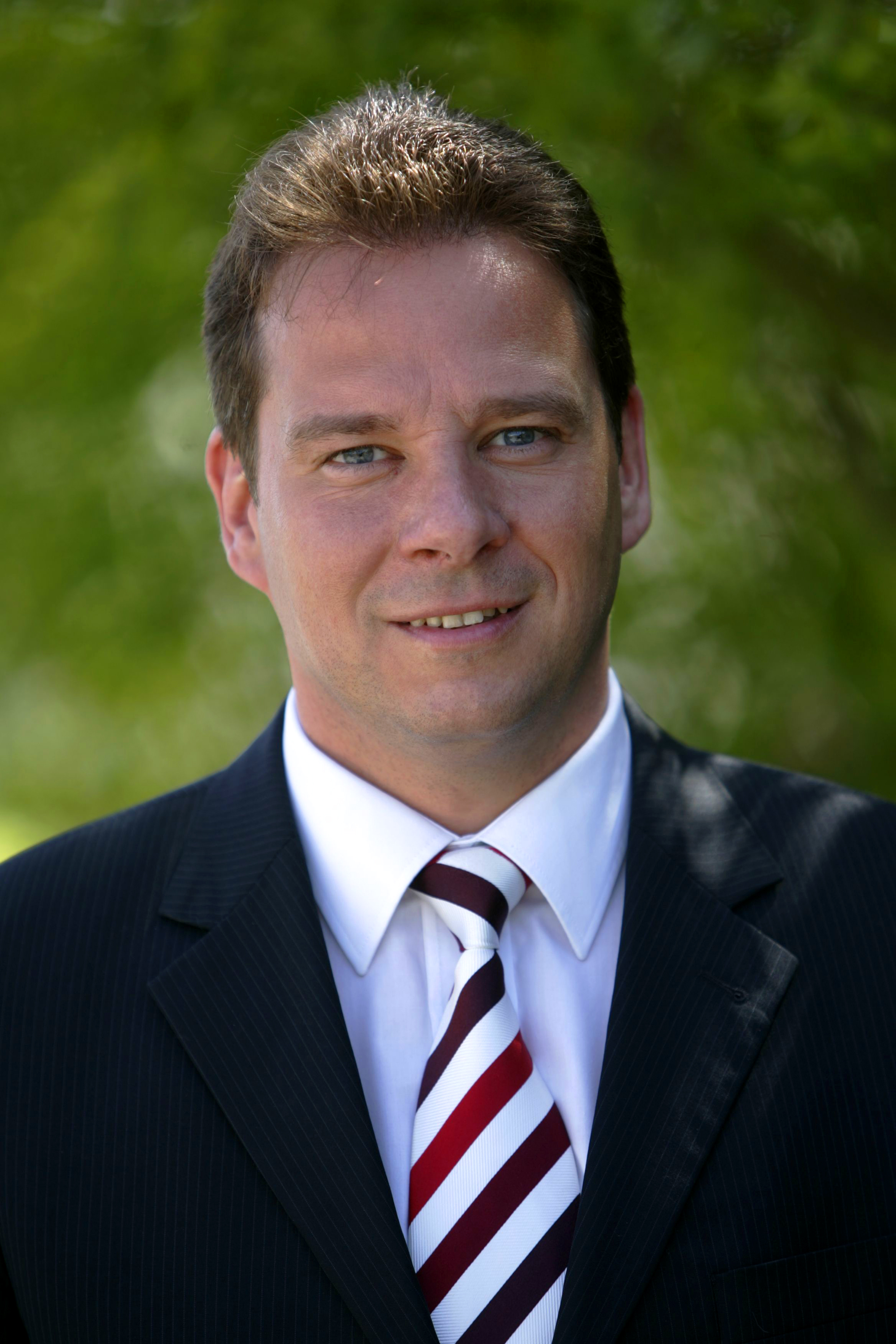 Andreas Mattfeldt - grüner Hintergrund