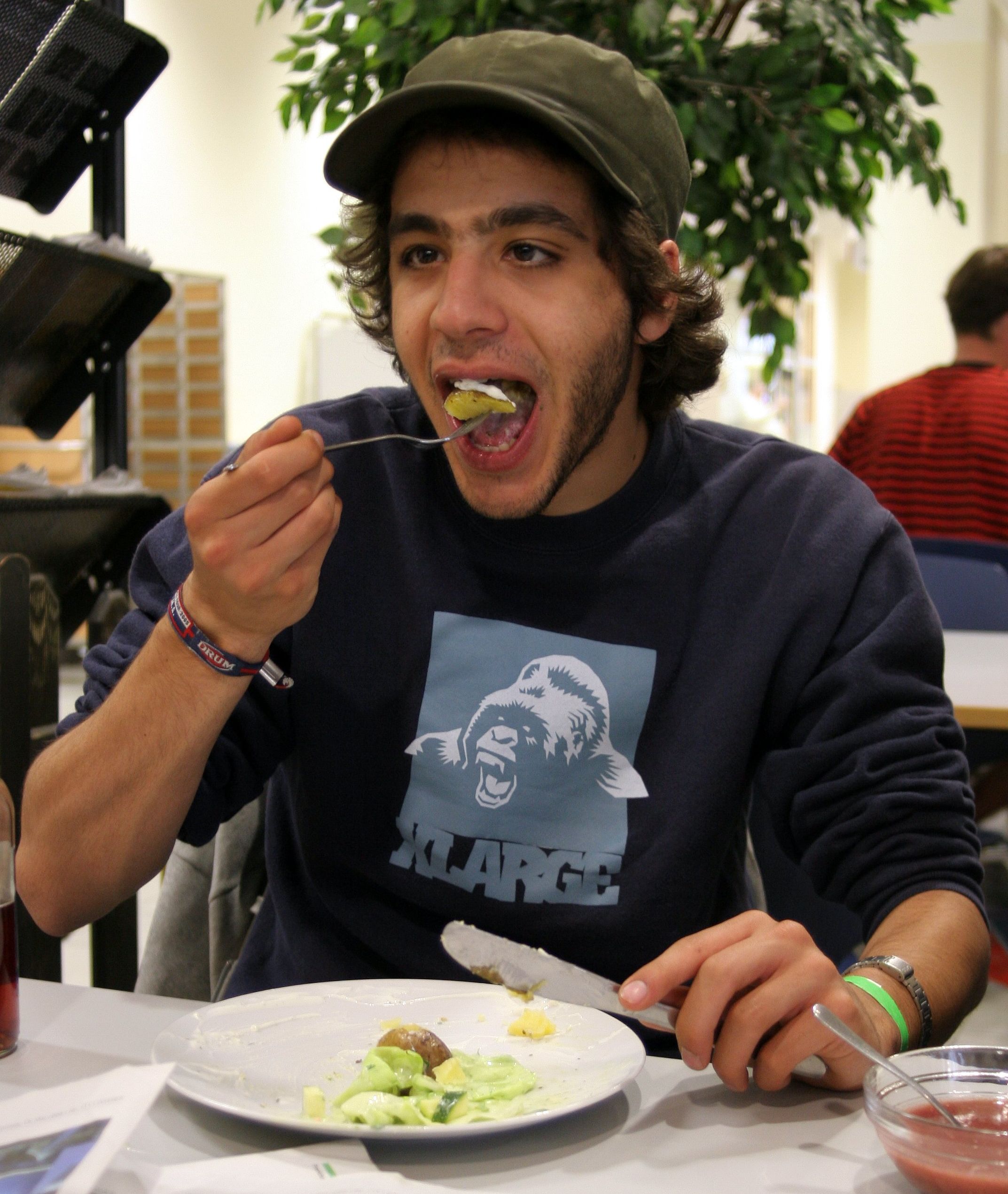 Ario-beim-essen
