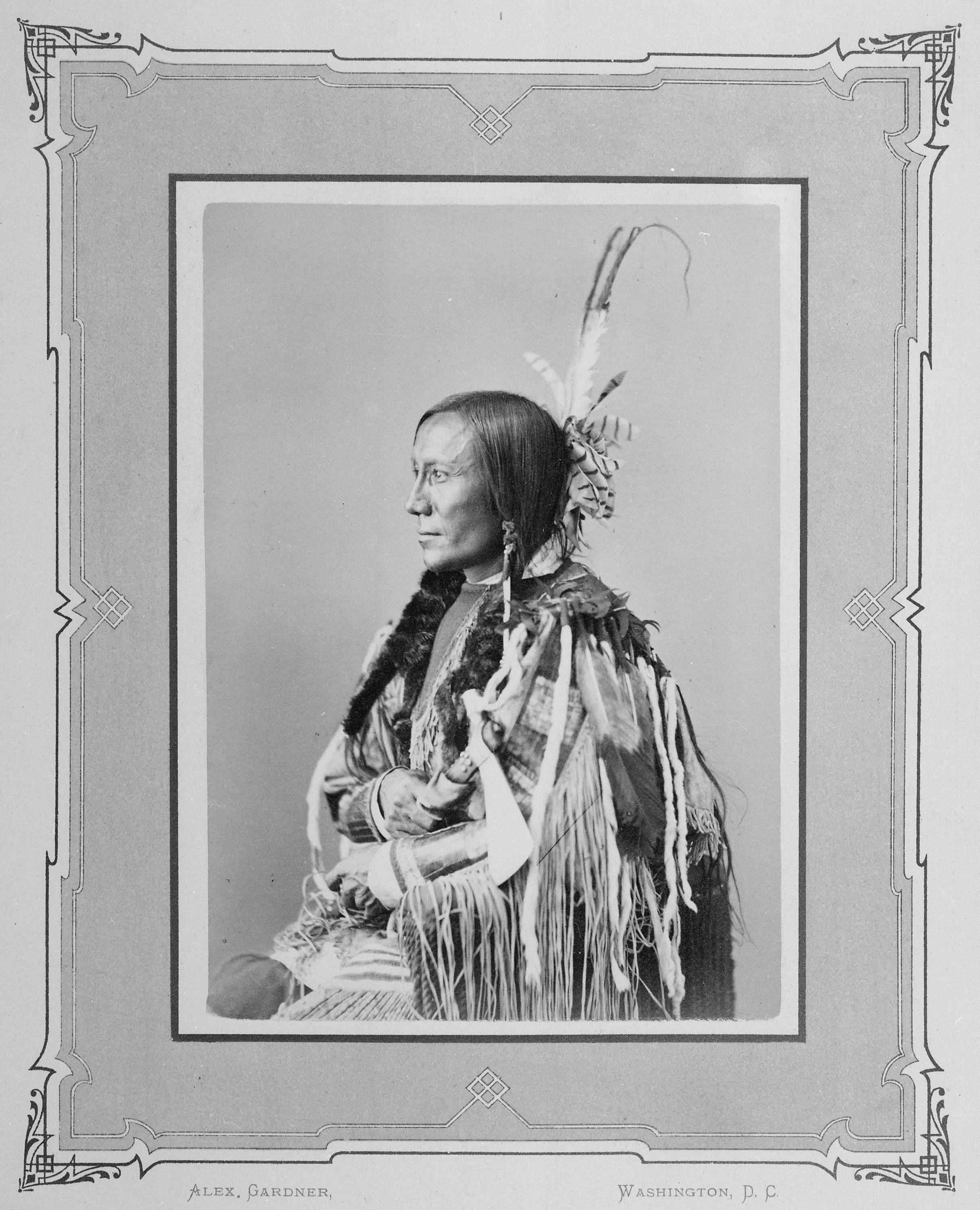 Bulls Ghost-Tah-Tun-Ka-We-Nah-Hi. Yanctonai Sioux, 1872 - NARA - 519016