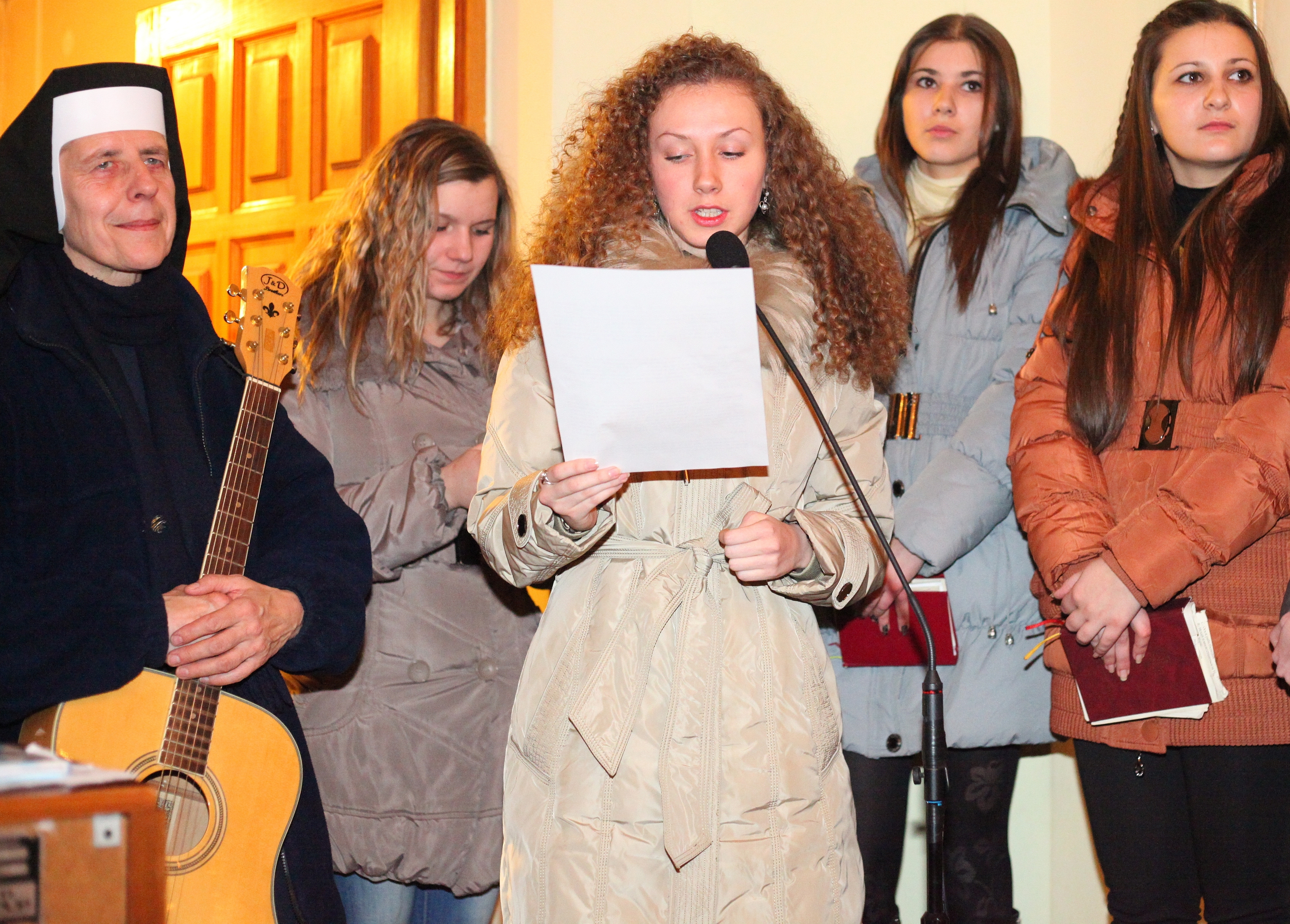 beautiful Catholic girls participating in the Christmas Holy Mass, photo 1