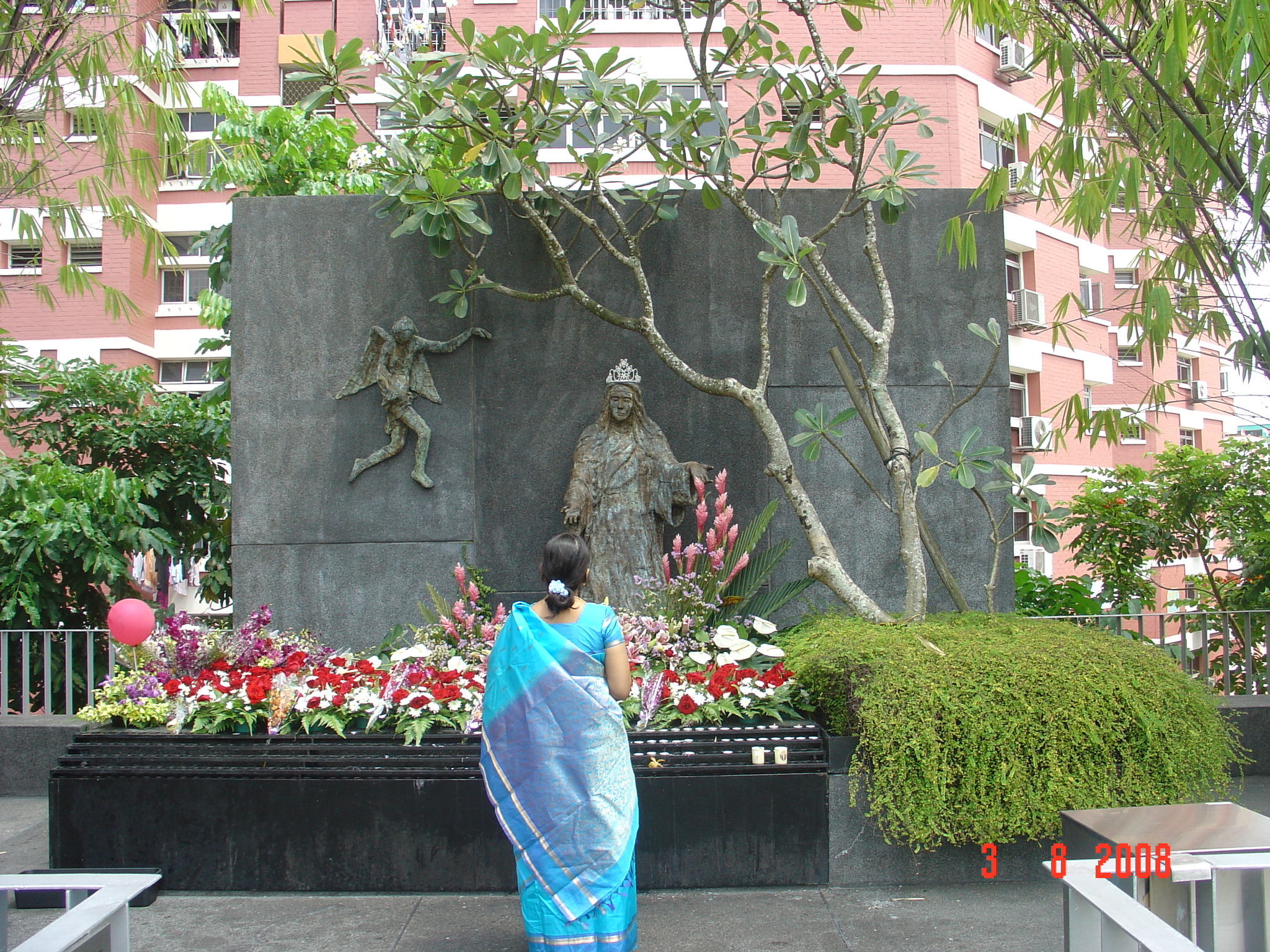 ChurchofSaintMaryoftheAngels-MaryStatue-Singapore-20080803