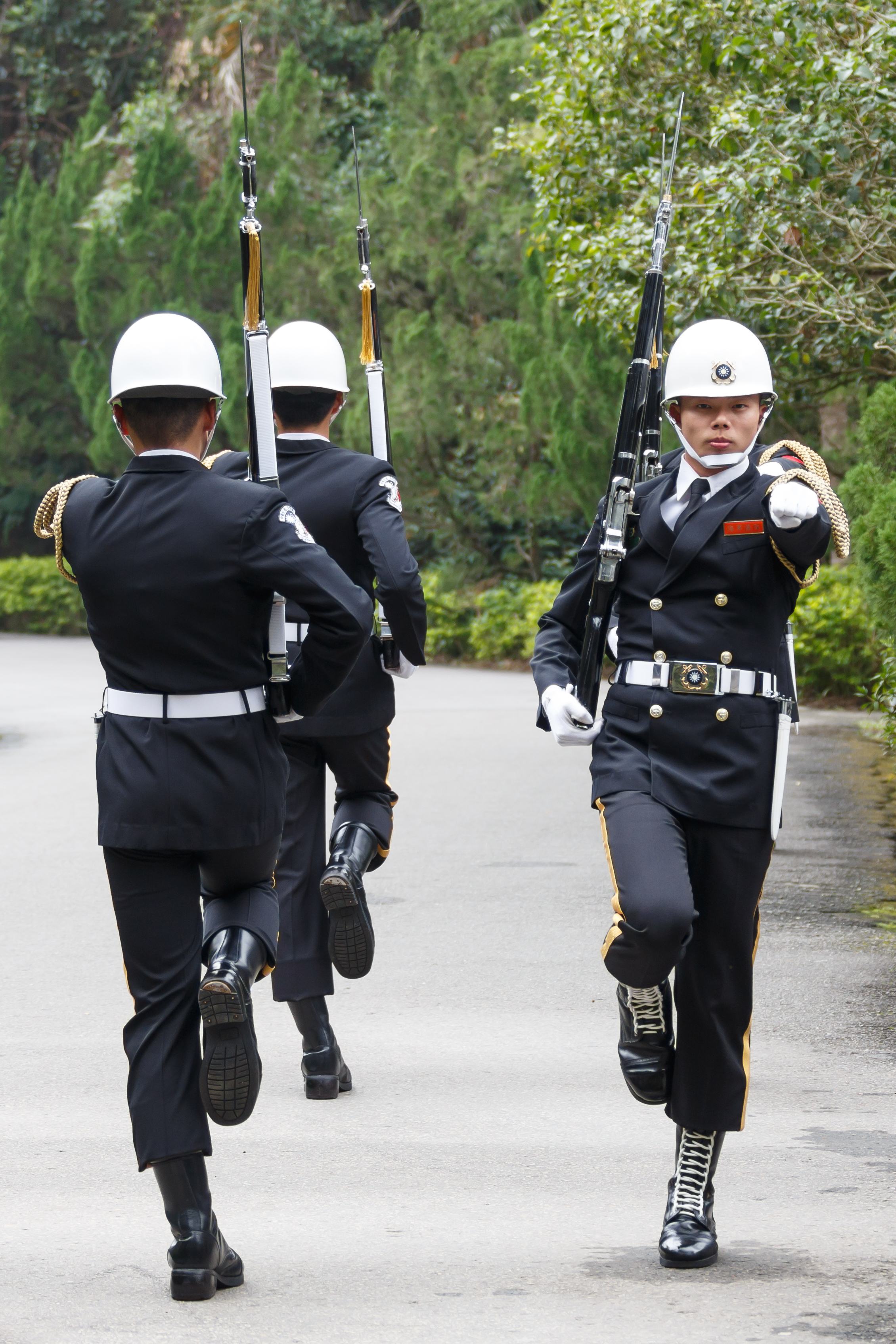 Cih-hu Taiwan Guard-of-Honor-at-Chiang-Kai-shek-Mausoleum-05