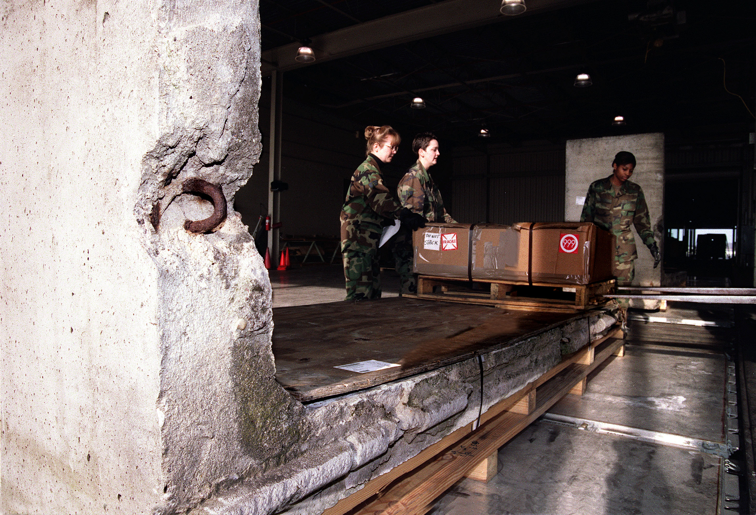 Defense.gov News Photo 000103-F-1663P-001