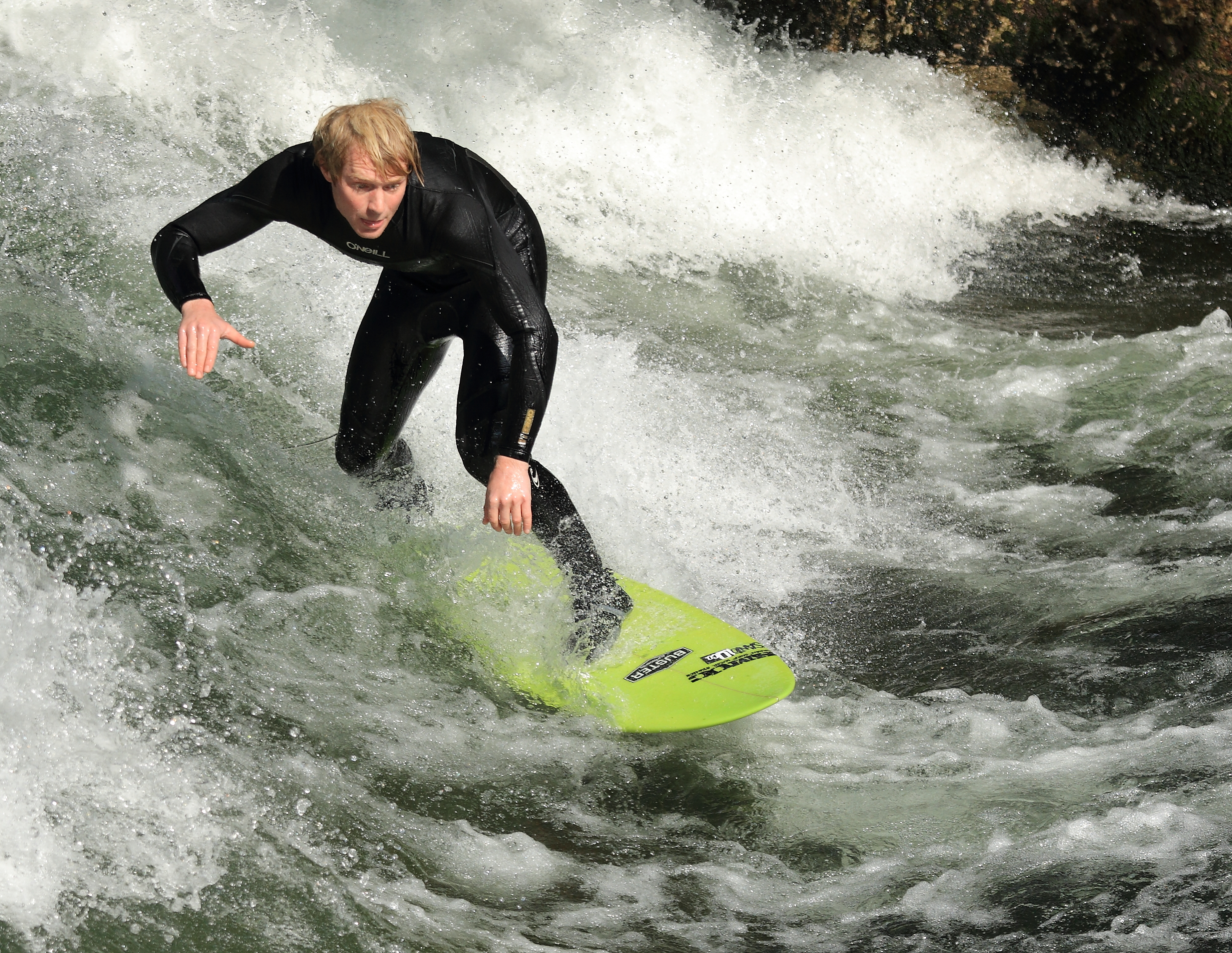 Eisbach Surfer1