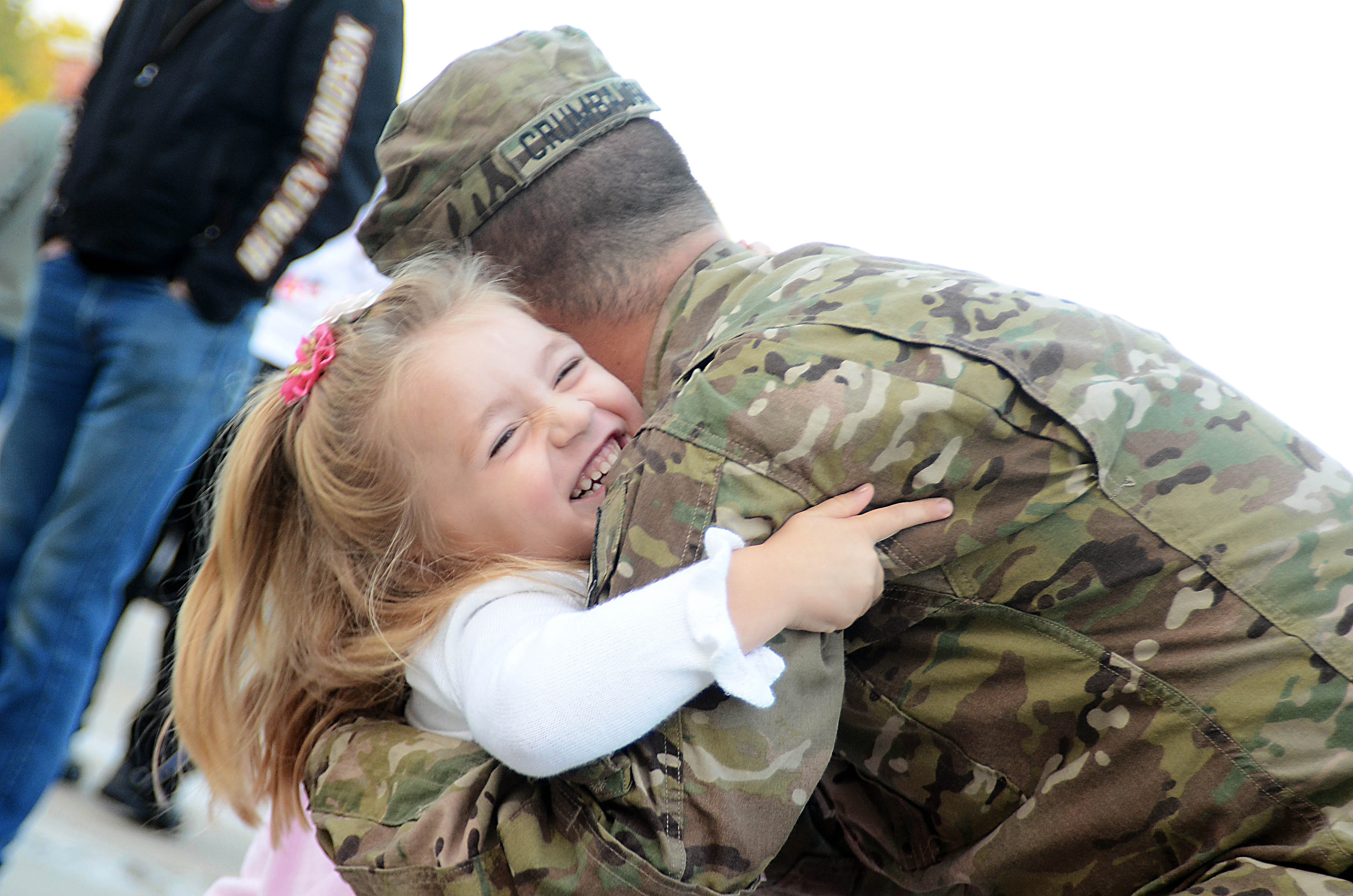 Flickr - The U.S. Army - Welcome home hug