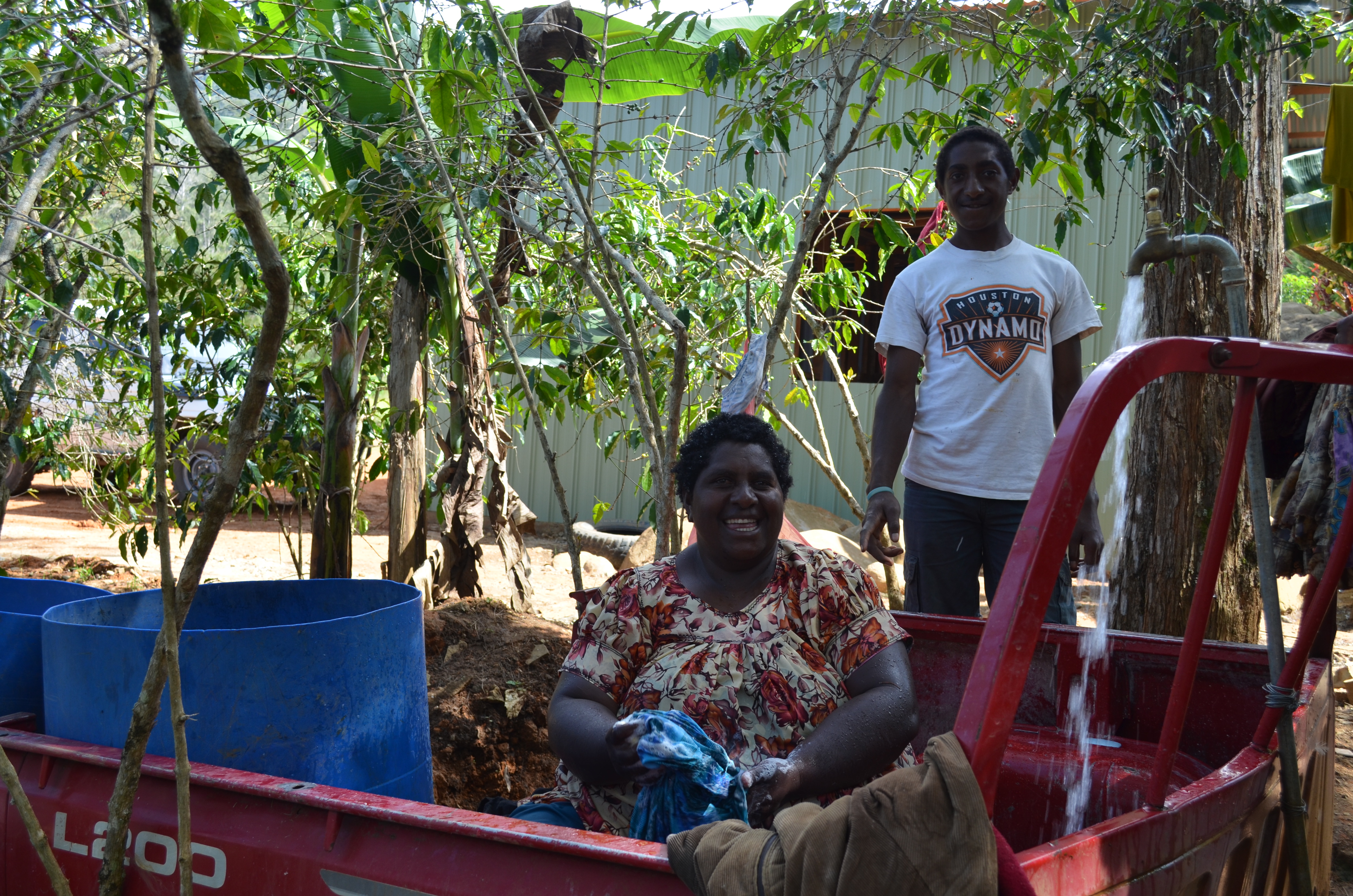Happy people in PNG (6357450065)
