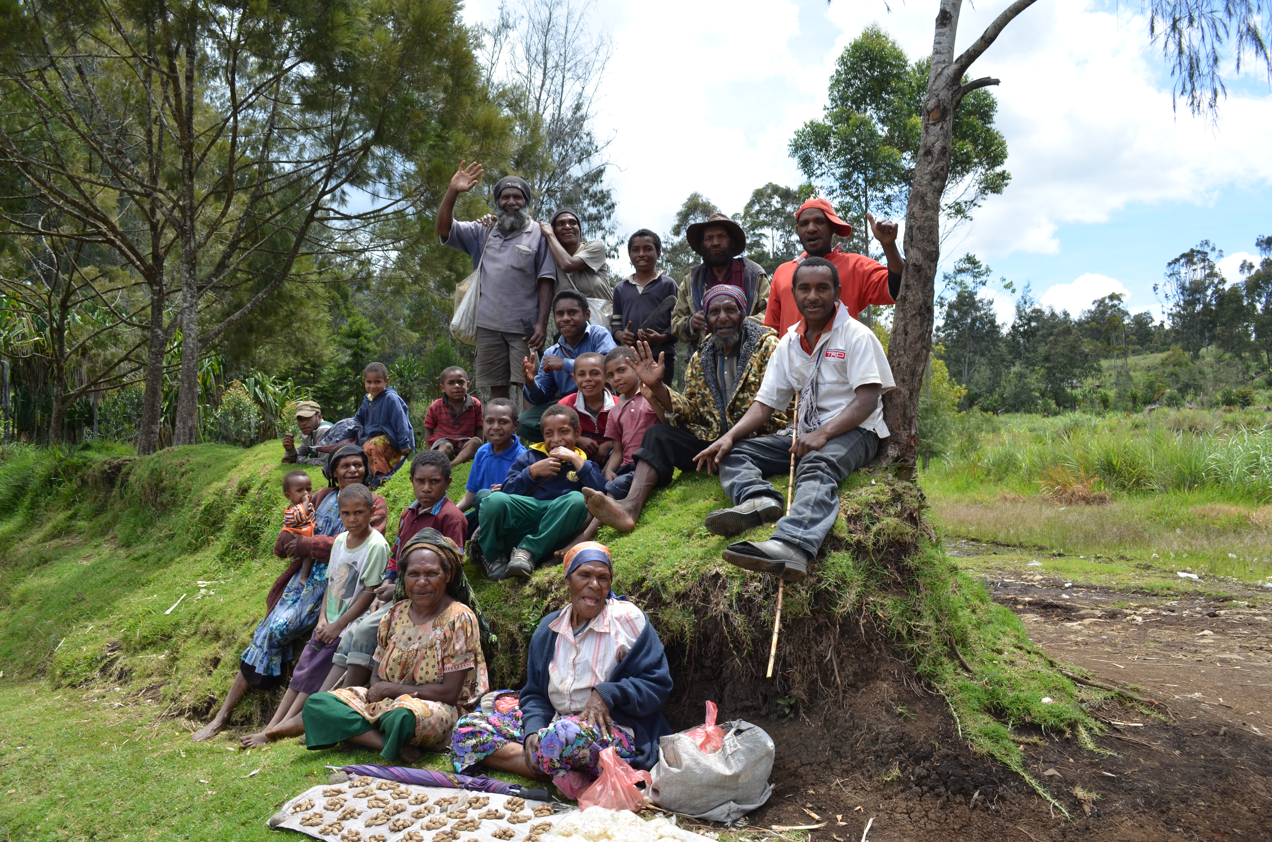 Happy people in PNG (6357605551)
