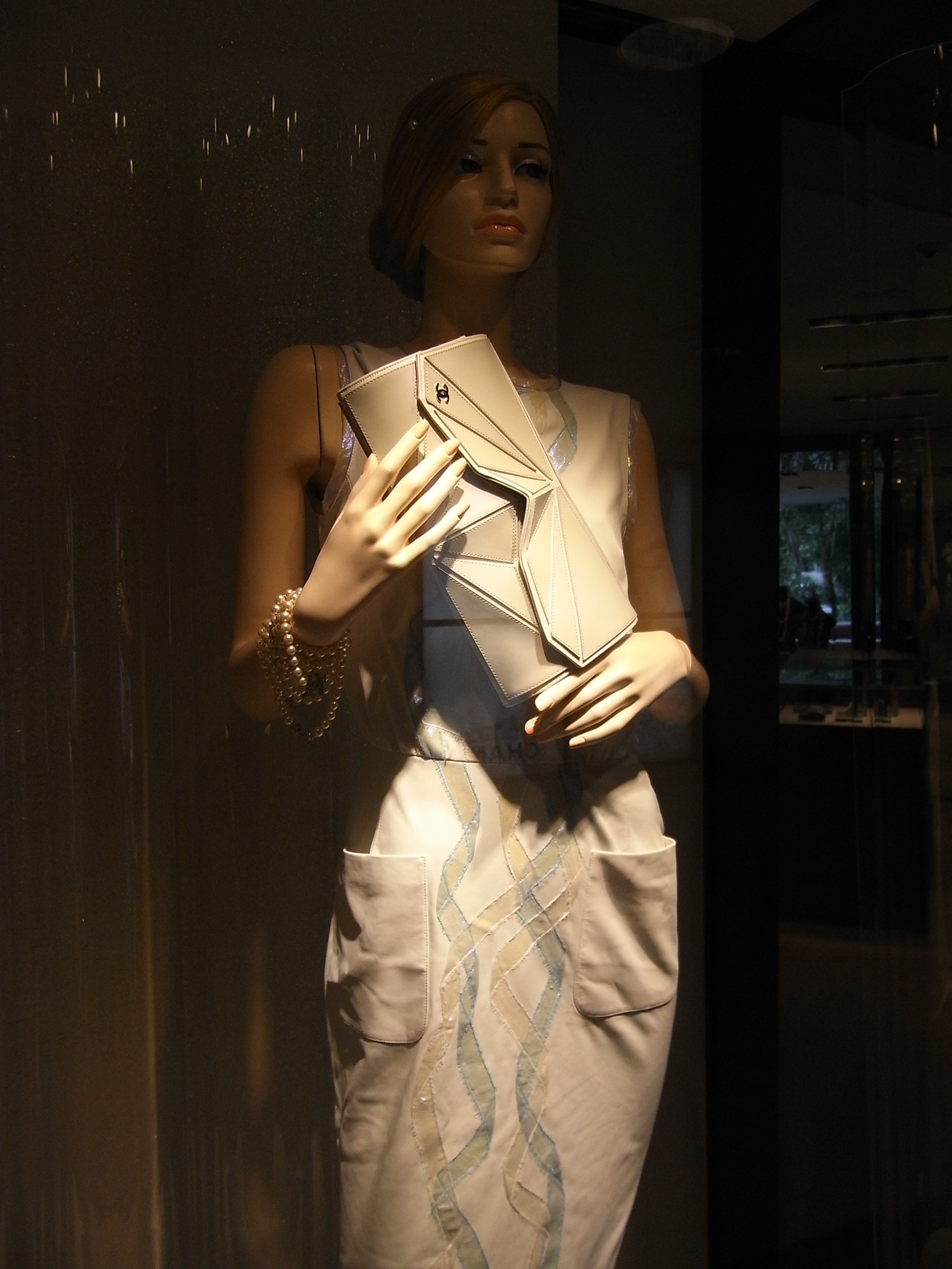 HK Central 太子大廈 Prince's Building shop window female model CHANEL handbag June-2012