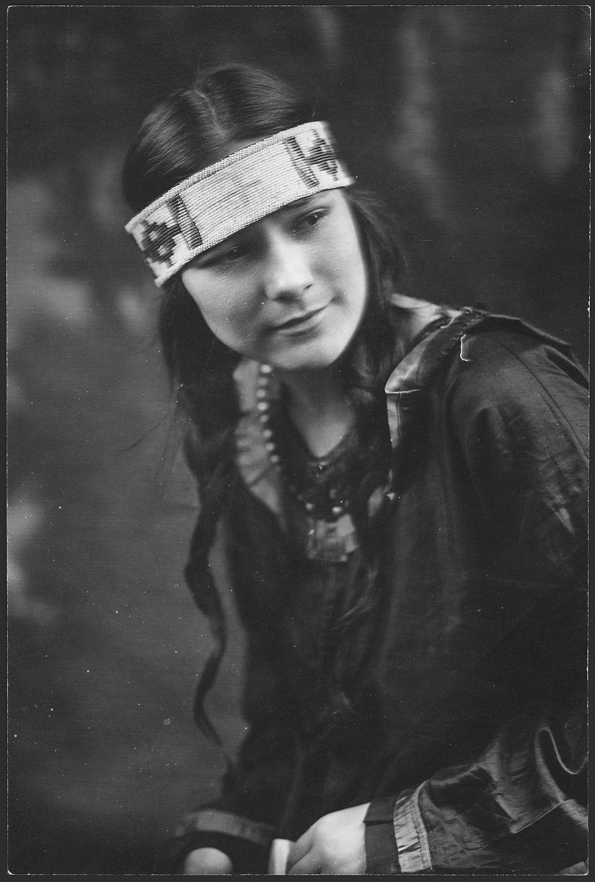 Indian girls in traditional dress - NARA - 285370
