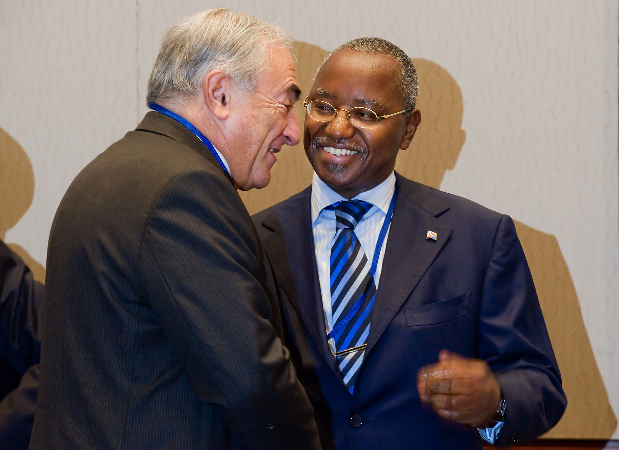 Jean-Claude Masangu Mulongo with Dominique Strauss-Kahn, IMF 982008G24 3 lg