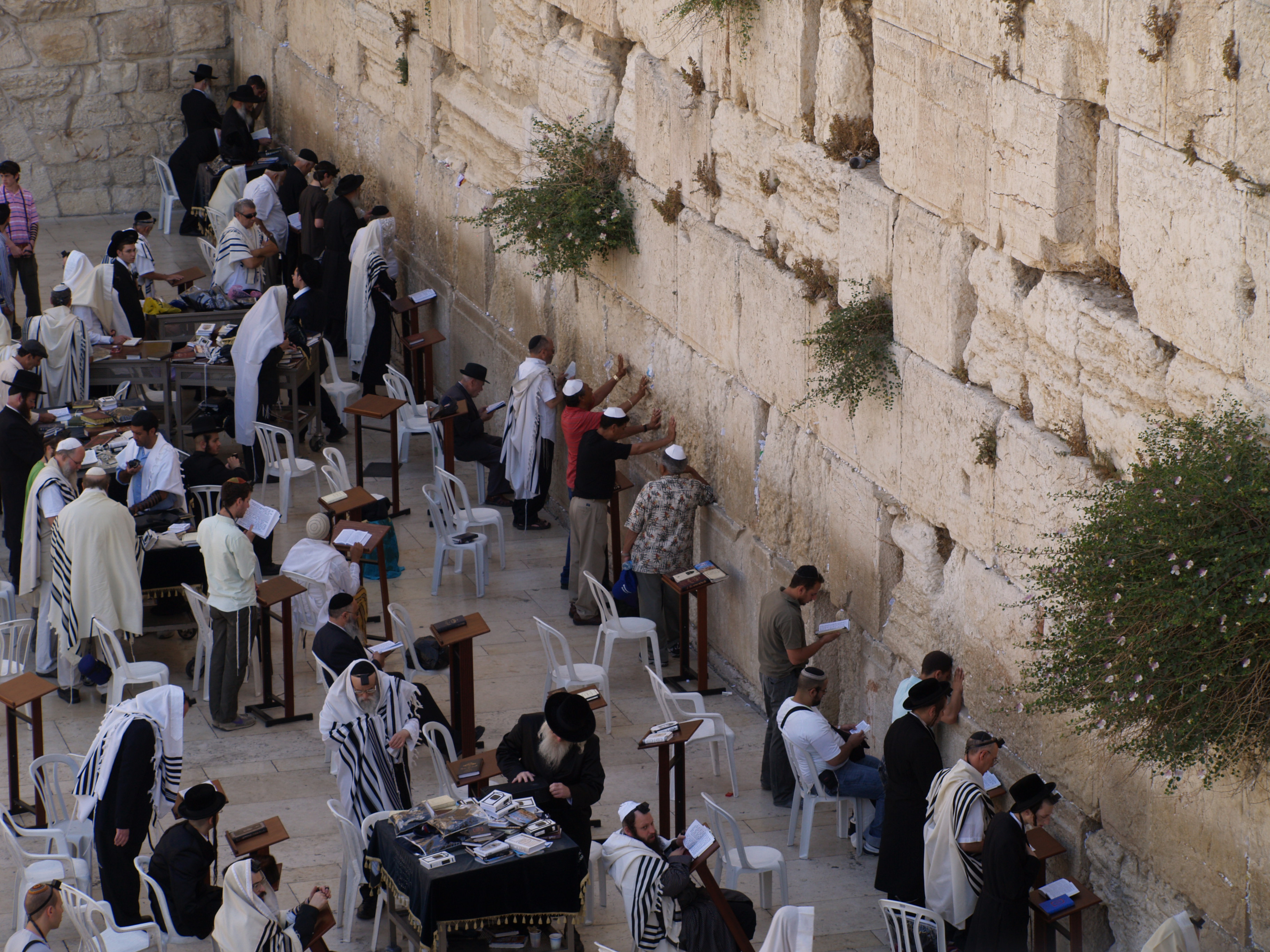 Святые места иерусалима. Иерусалим стена плача и храм гроба. Стена плача в Иерусалиме. Школы в Израиле Иерусалиме. Иерусалим святые места.