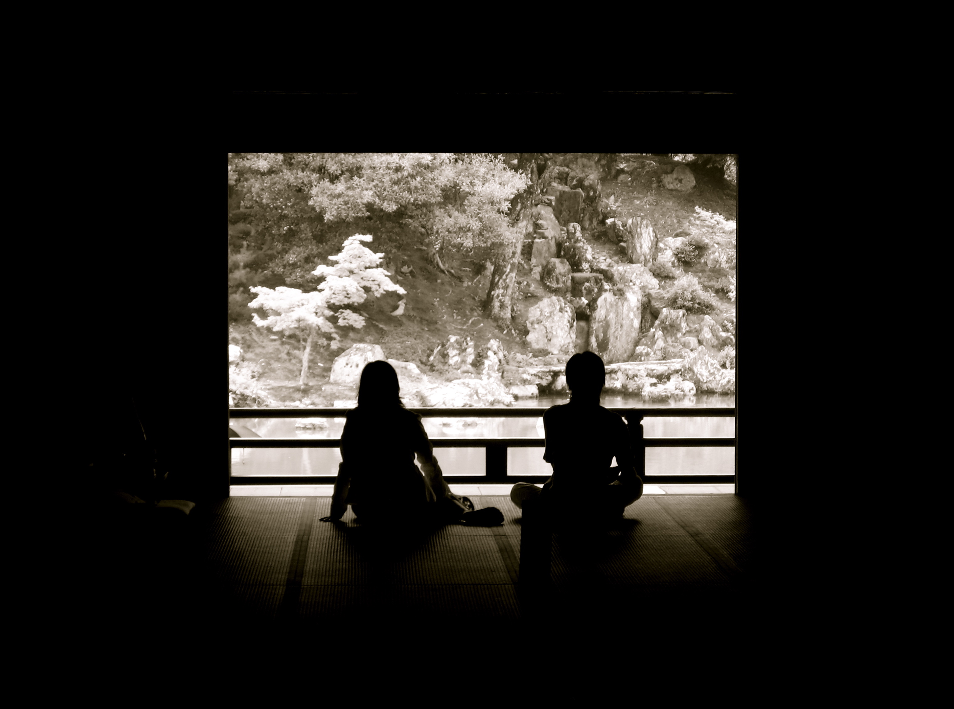 Jrballe Tenryuji Kyoto Japan two people relaxing