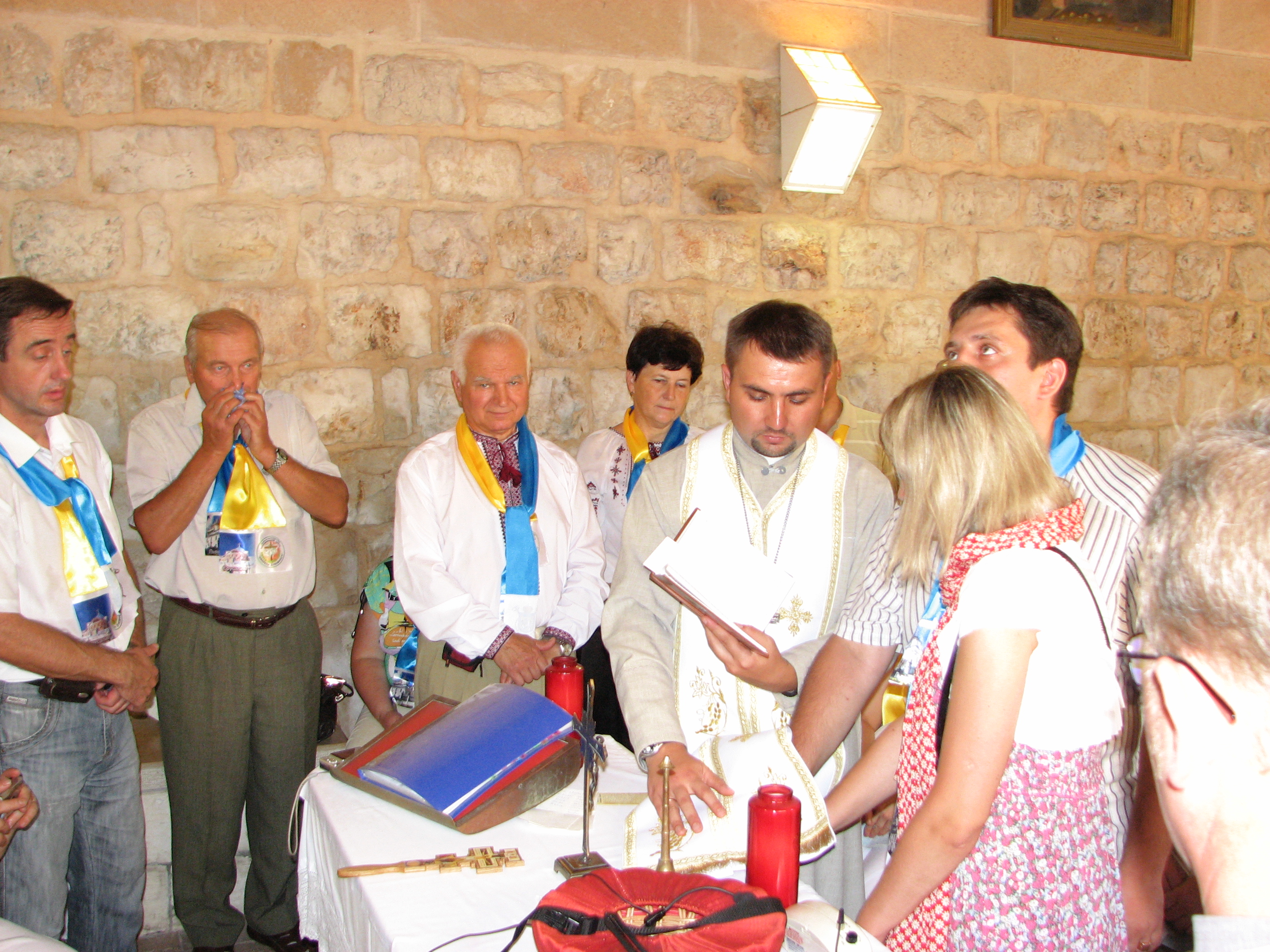 Pilgrims in Cana of Galilee in Israel repeating their wedding promises, picture 2