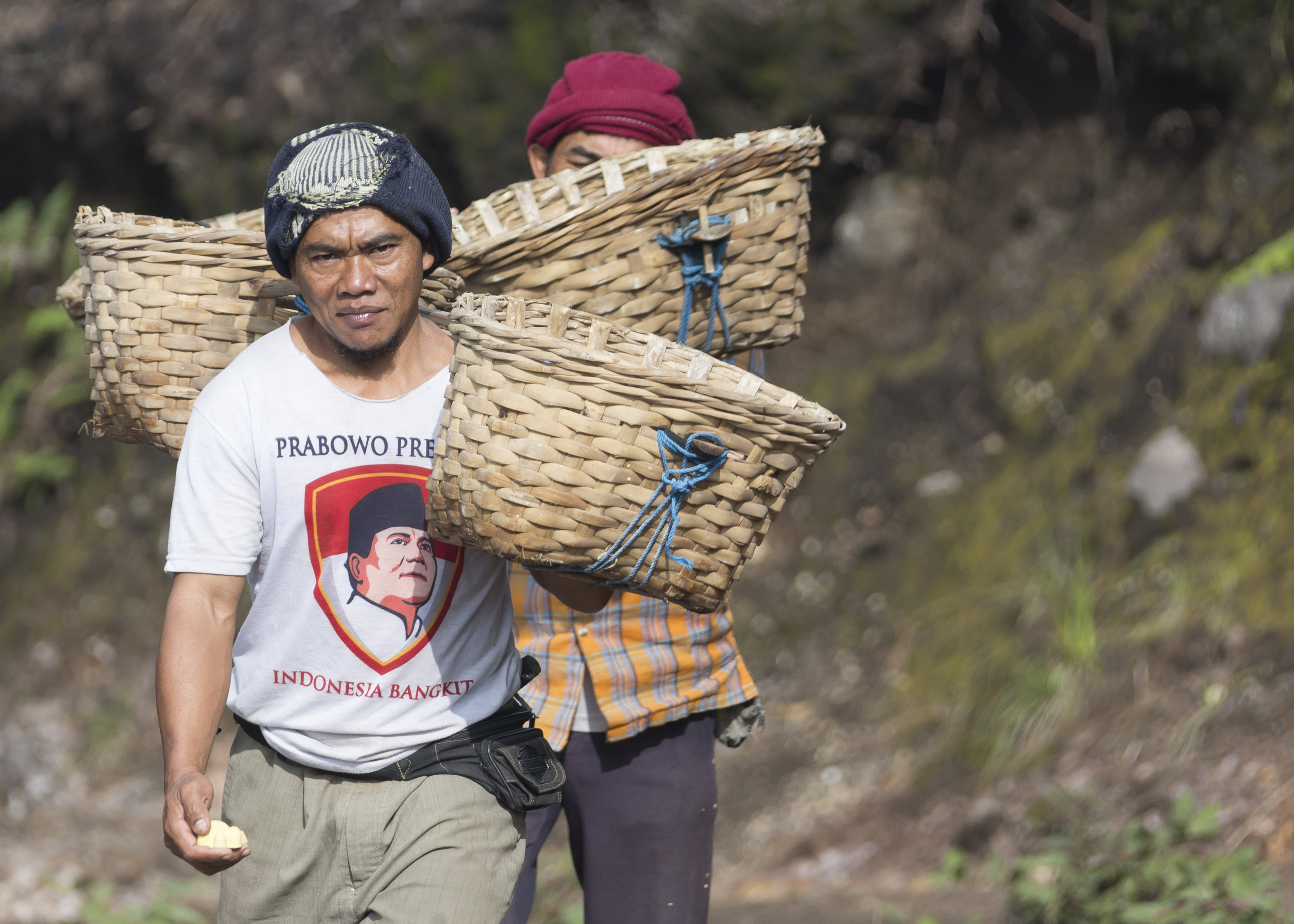 Kawah-Ijen Indonesia Ijen-Sulfur-Miner-07