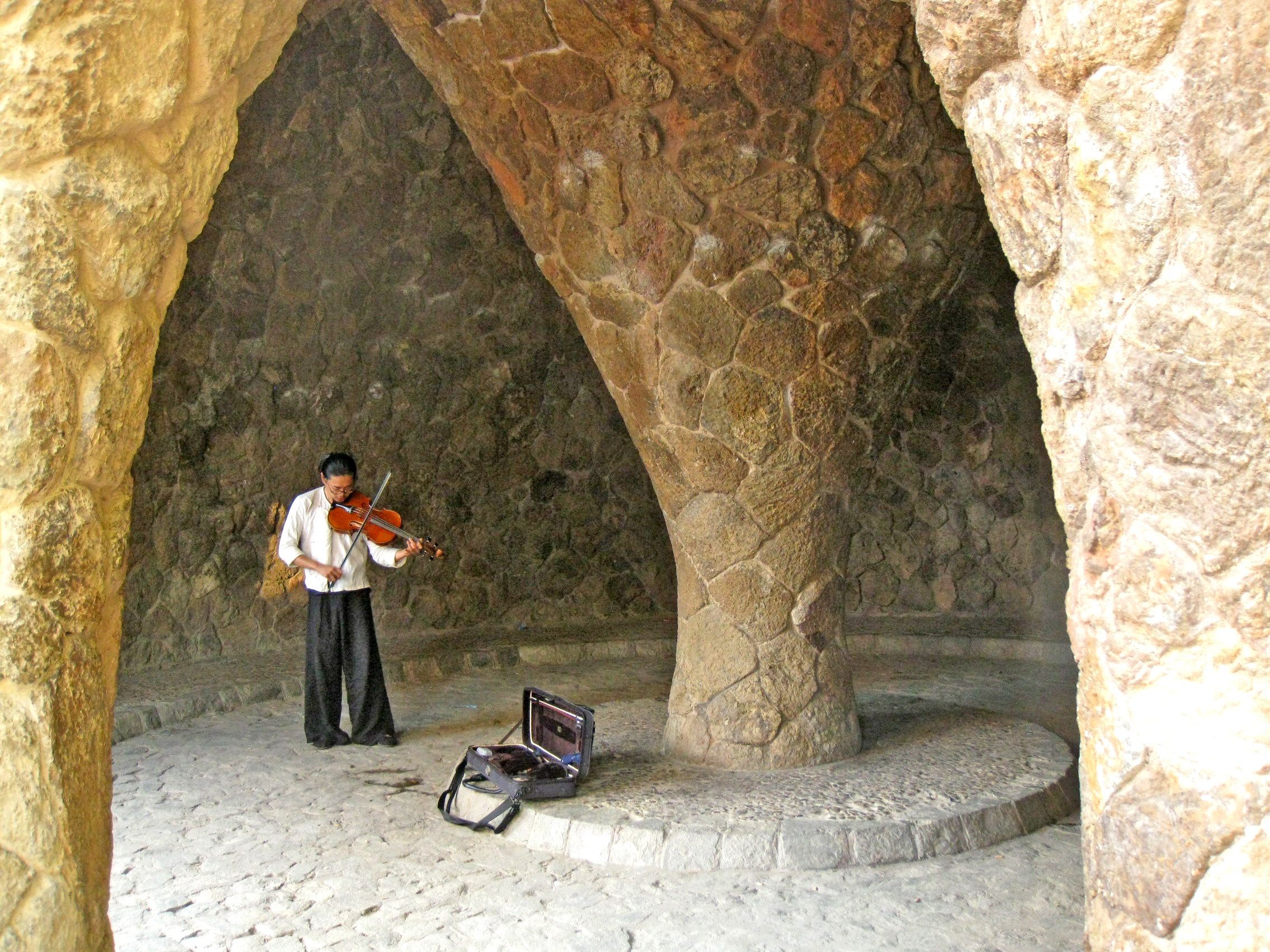 Parc Güell, tocant el violí