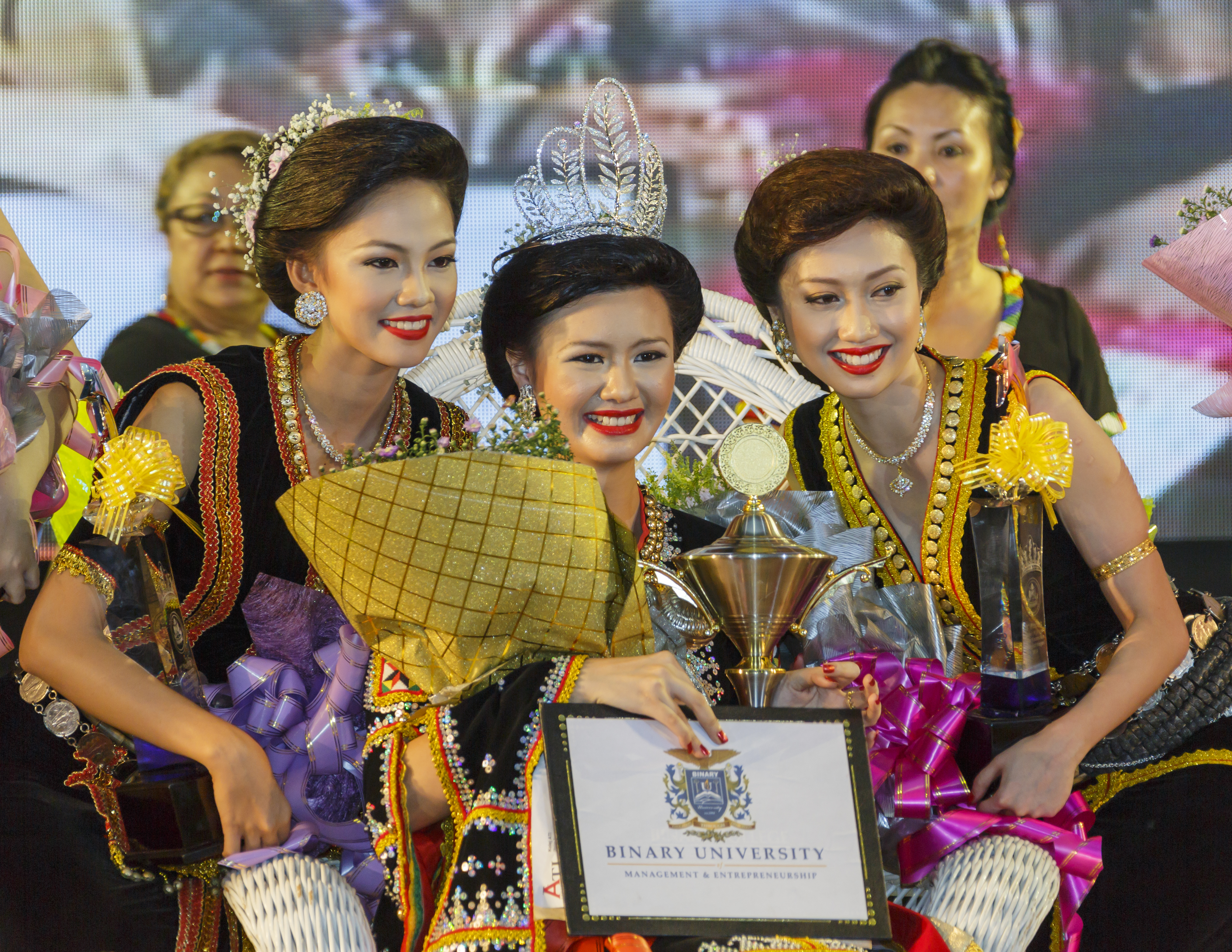 Penampang Sabah Unduk-Ngadau-2014-Finale-01a