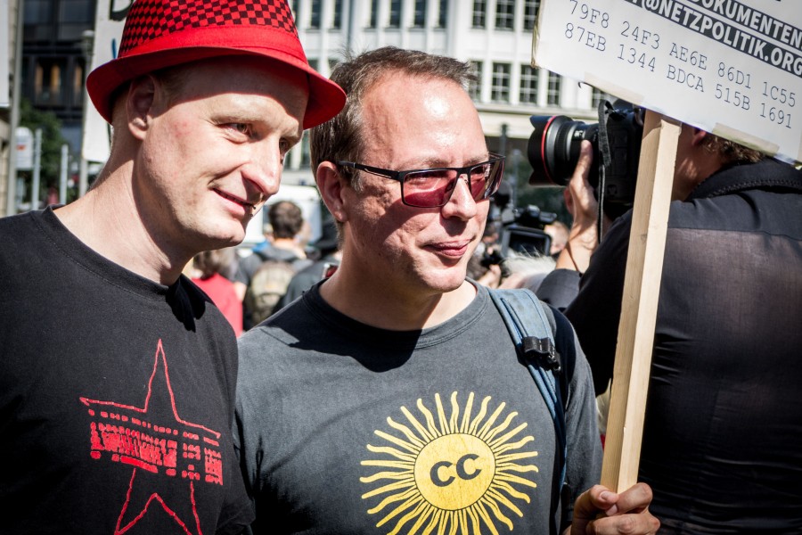 20150801 Netzpolitik at protest in Berlin IMG 9196 by sebaso