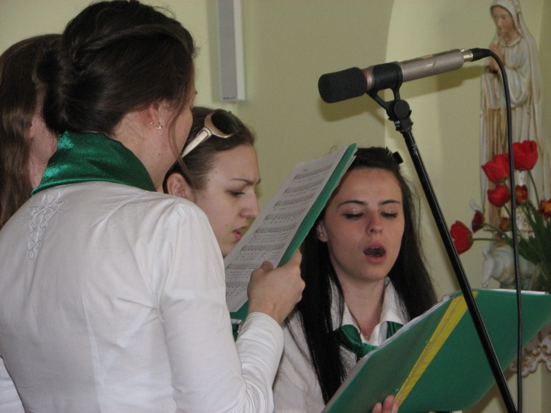 Girls in a Catholic Church choir