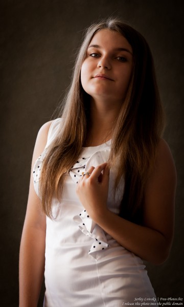a 14-year-old girl photographed in August 2015 by Serhiy Lvivsky, picture 3