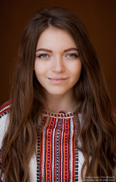 a 15-year-old girl photographed in September 2015 by Serhiy Lvivsky, picture 1