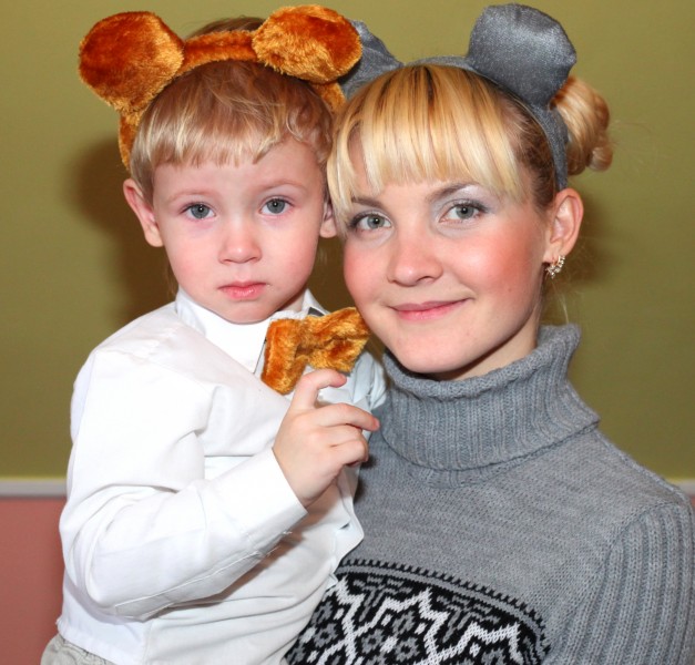 a beautiful Catholic woman with her son in a Catholic kindergarten, photo 1