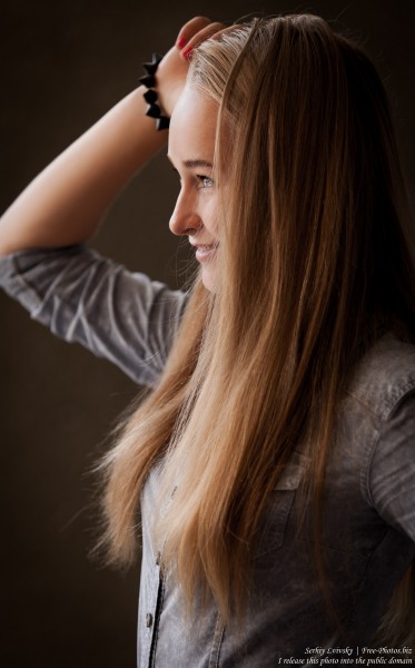 a blond 14-year-old girl photographed in August 2015 by Serhiy Lvivsky, picture 1