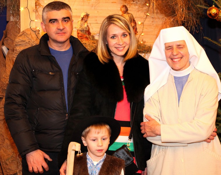 a Catholic family with a nun in a Church during the Christmas time, photo 3